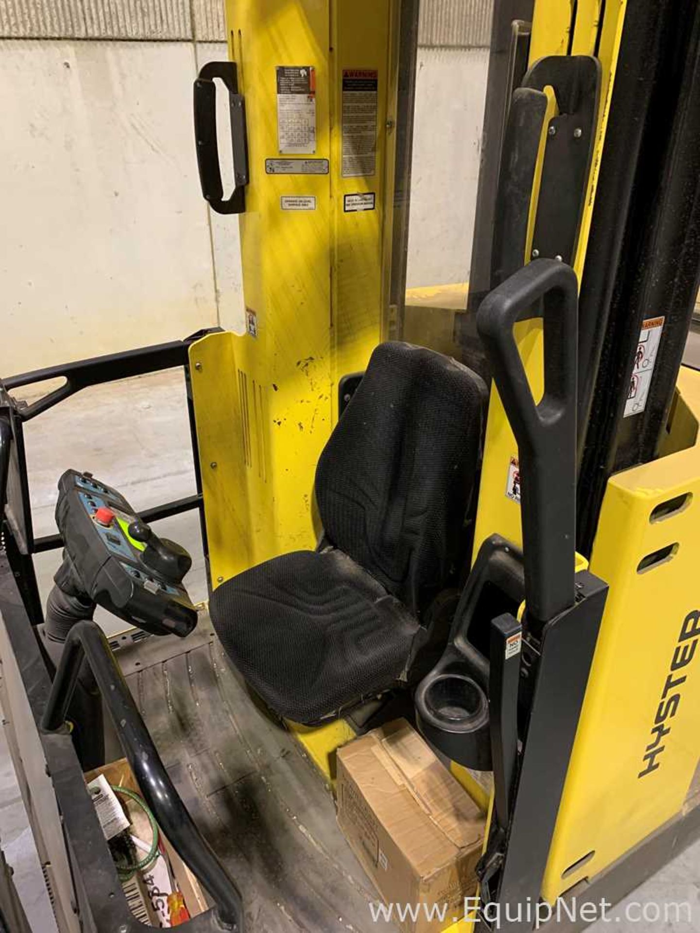 Hyster V30ZMU 3000 LB. Electric Very Narrow Aisle Truck CH4 - Image 12 of 18