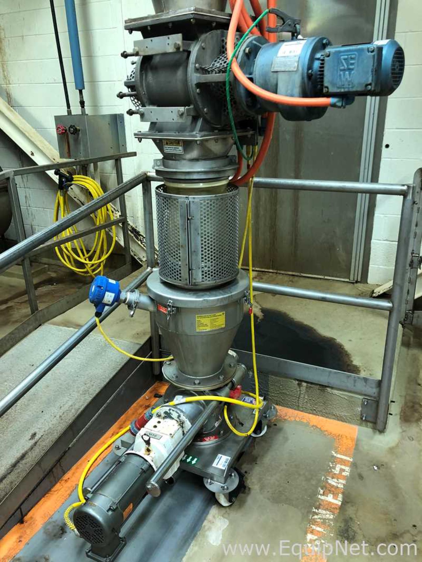 One Vacuum Conveyor System Vac-U-Max With Hopper And One Rotary Valve