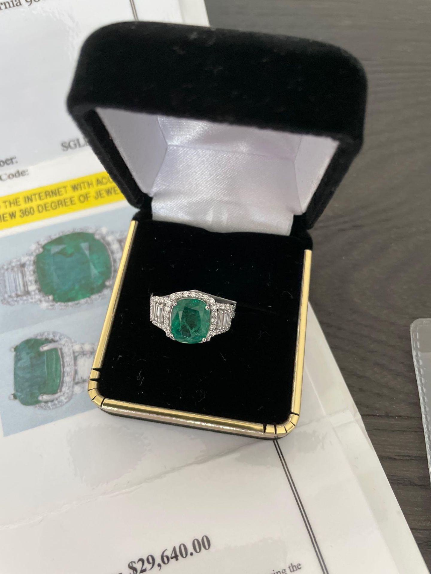 18k White Gold Emerald & Diamond Ring 3.70 cts Emerald/0.86 cts diamond size 6? - Image 5 of 8