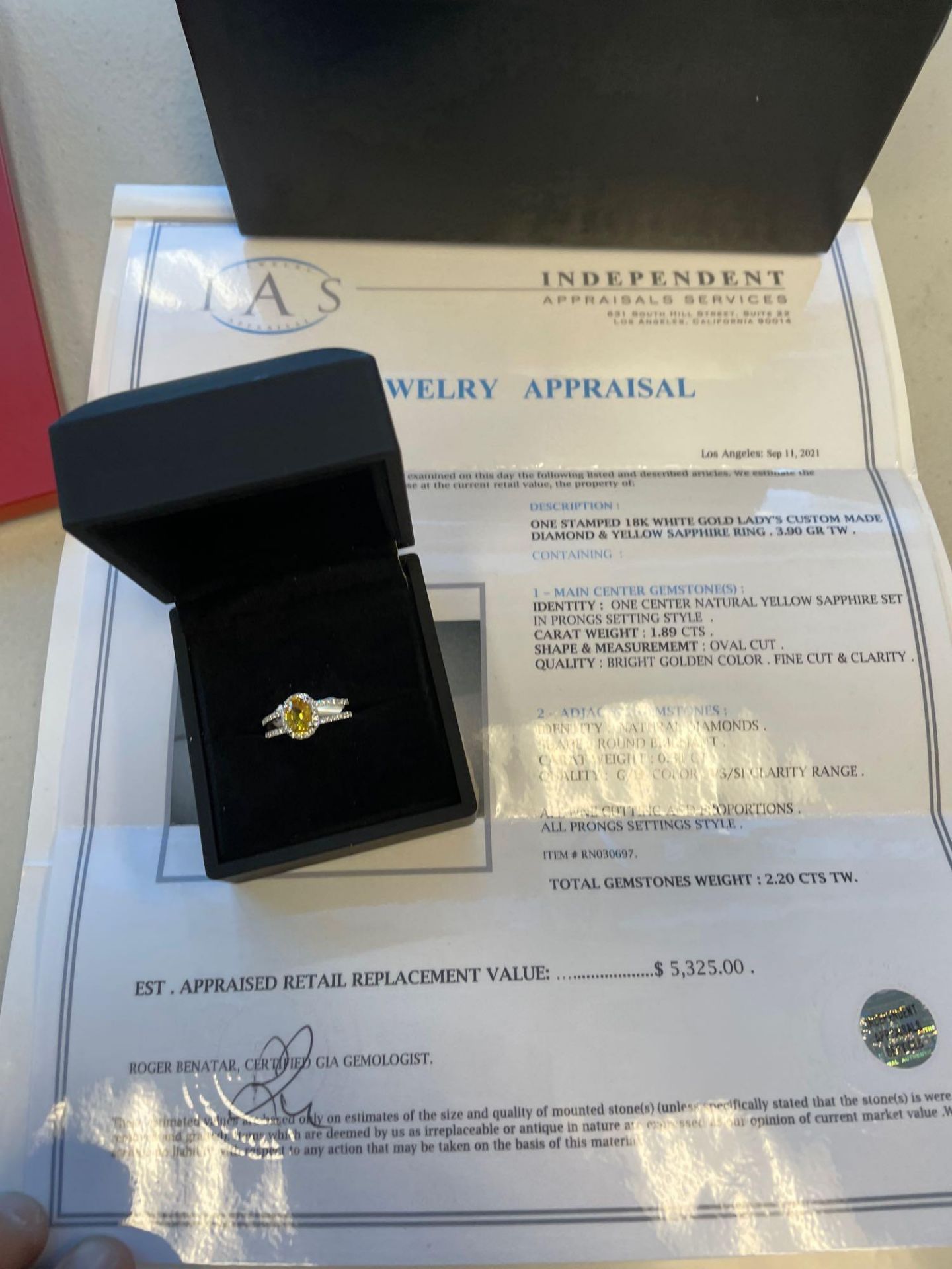 18k White Gold lady's custom made diamond and yellow sapphire ring 3.90 gr Tw - Image 4 of 5