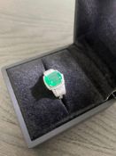 18k White Gold Emerald & Diamond Ring 3.70 cts Emerald/0.86 cts diamond size 6?