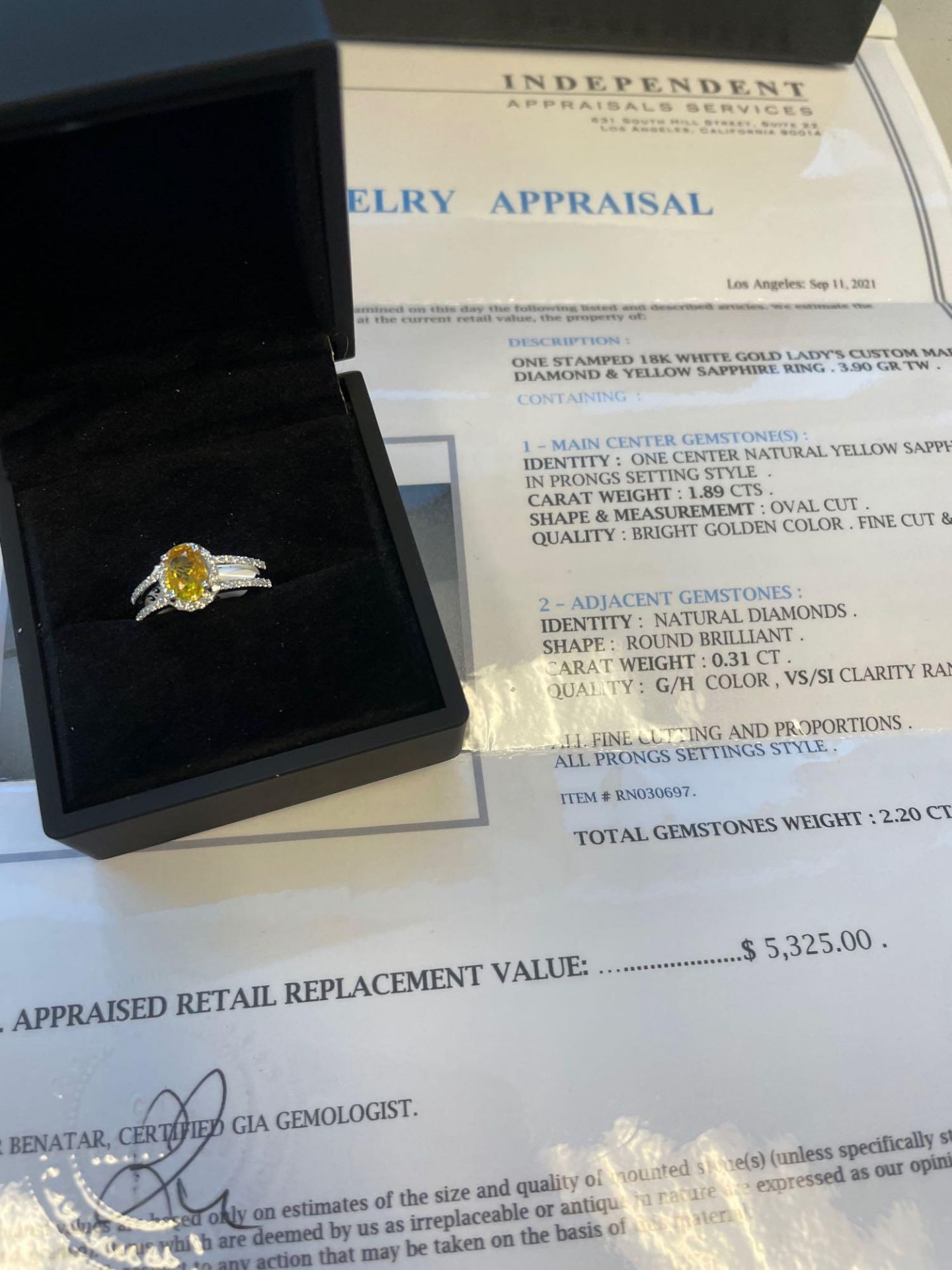 18k White Gold lady's custom made diamond and yellow sapphire ring 3.90 gr Tw - Image 5 of 5