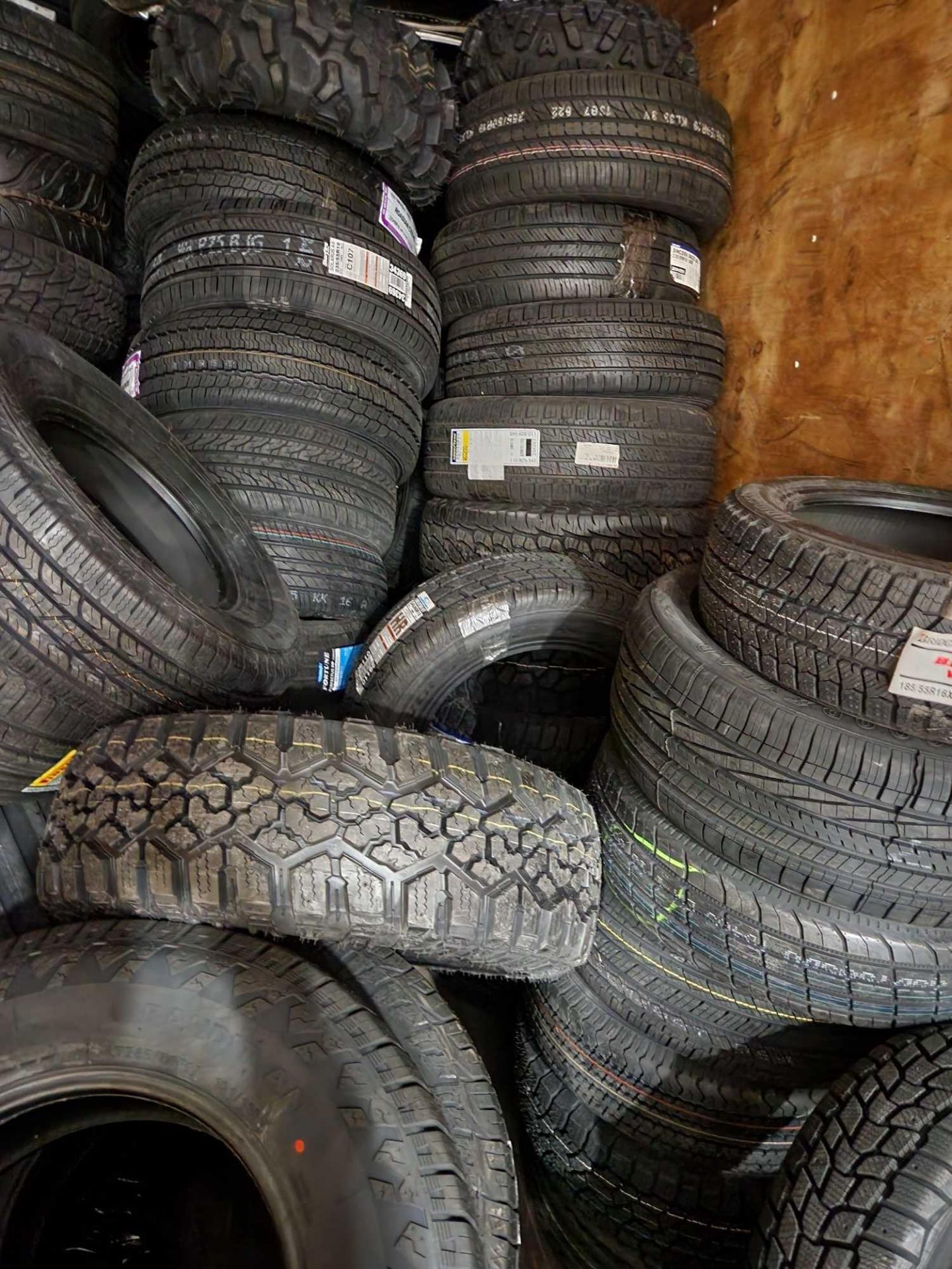 Semi Load of Tires - Image 9 of 11