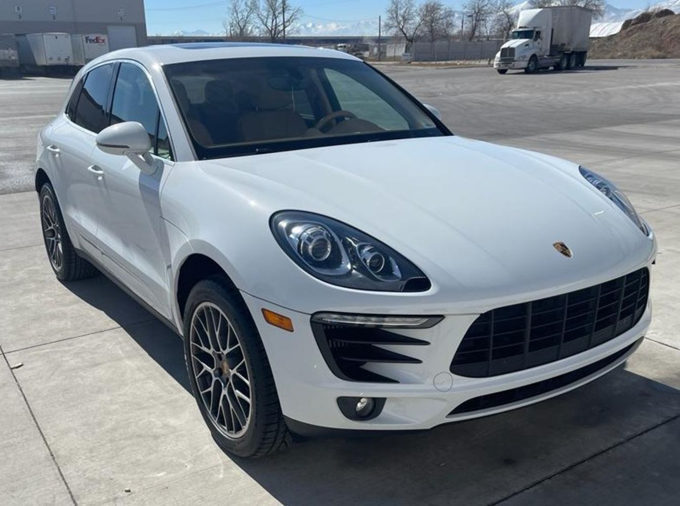 Porsche Macan & Pallet Auction 03-17-2022