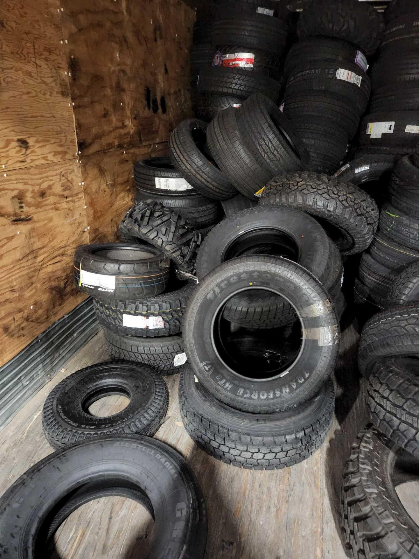 Semi Load of Tires - Image 11 of 11