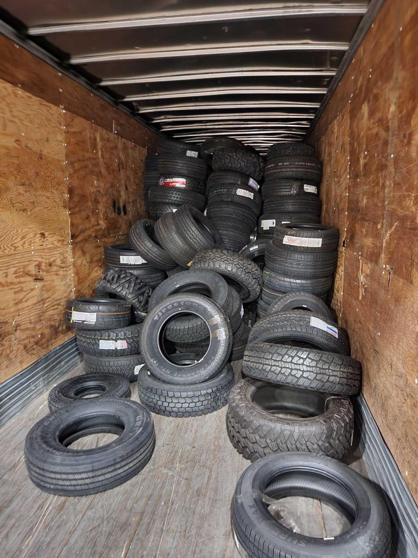 Semi Load of Tires - Image 4 of 11