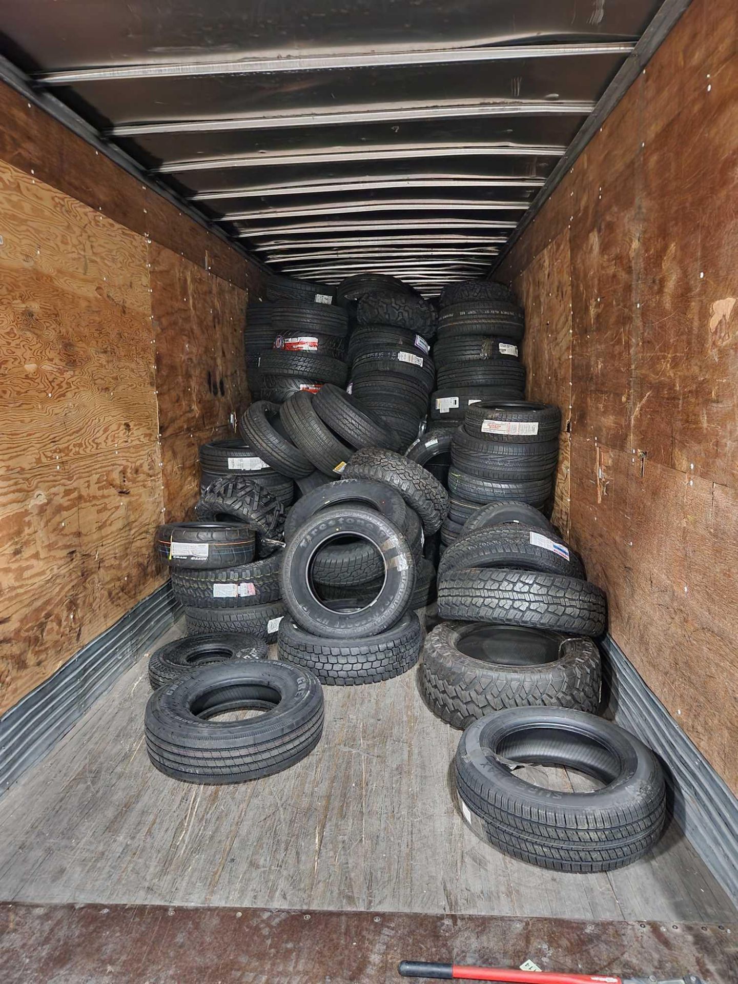 Semi Load of Tires - Image 8 of 11