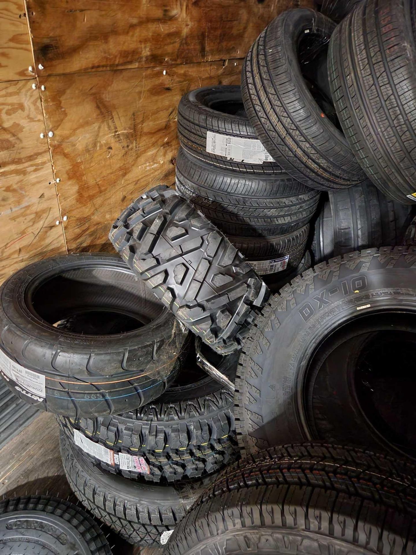 Semi Load of Tires - Image 2 of 11