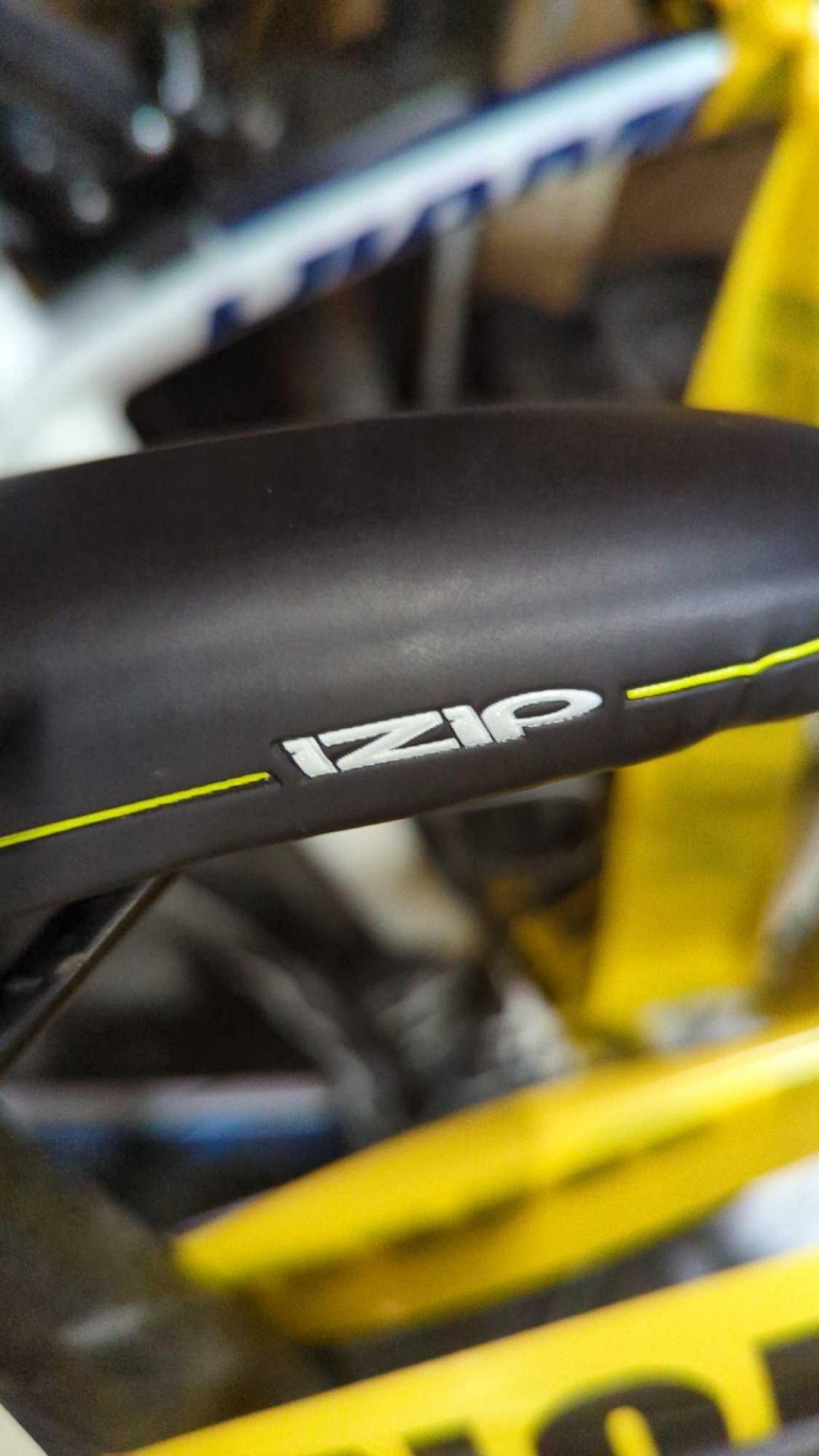 IZIP E3 Sumo Electric E-bike (Large) - Image 2 of 7