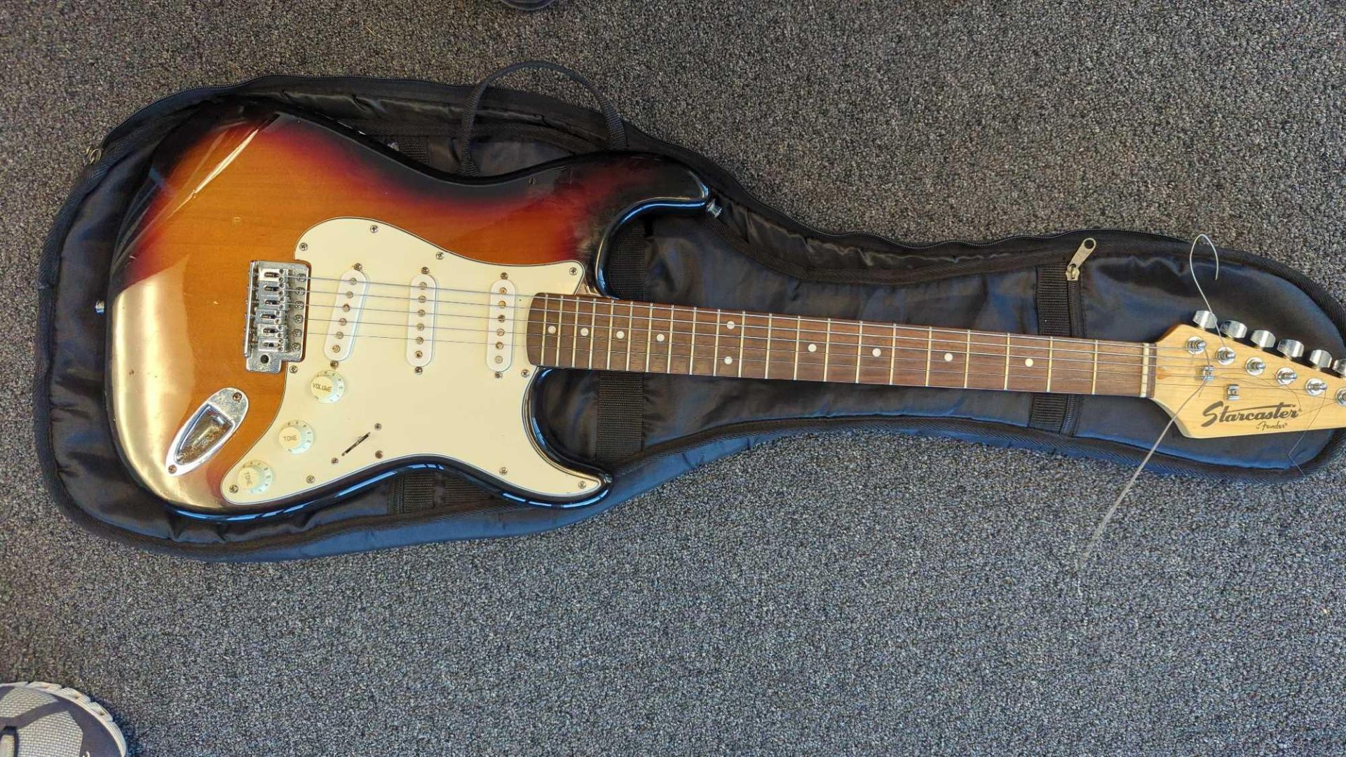 Fender Starcastrer "strat" Guitar - Image 5 of 8