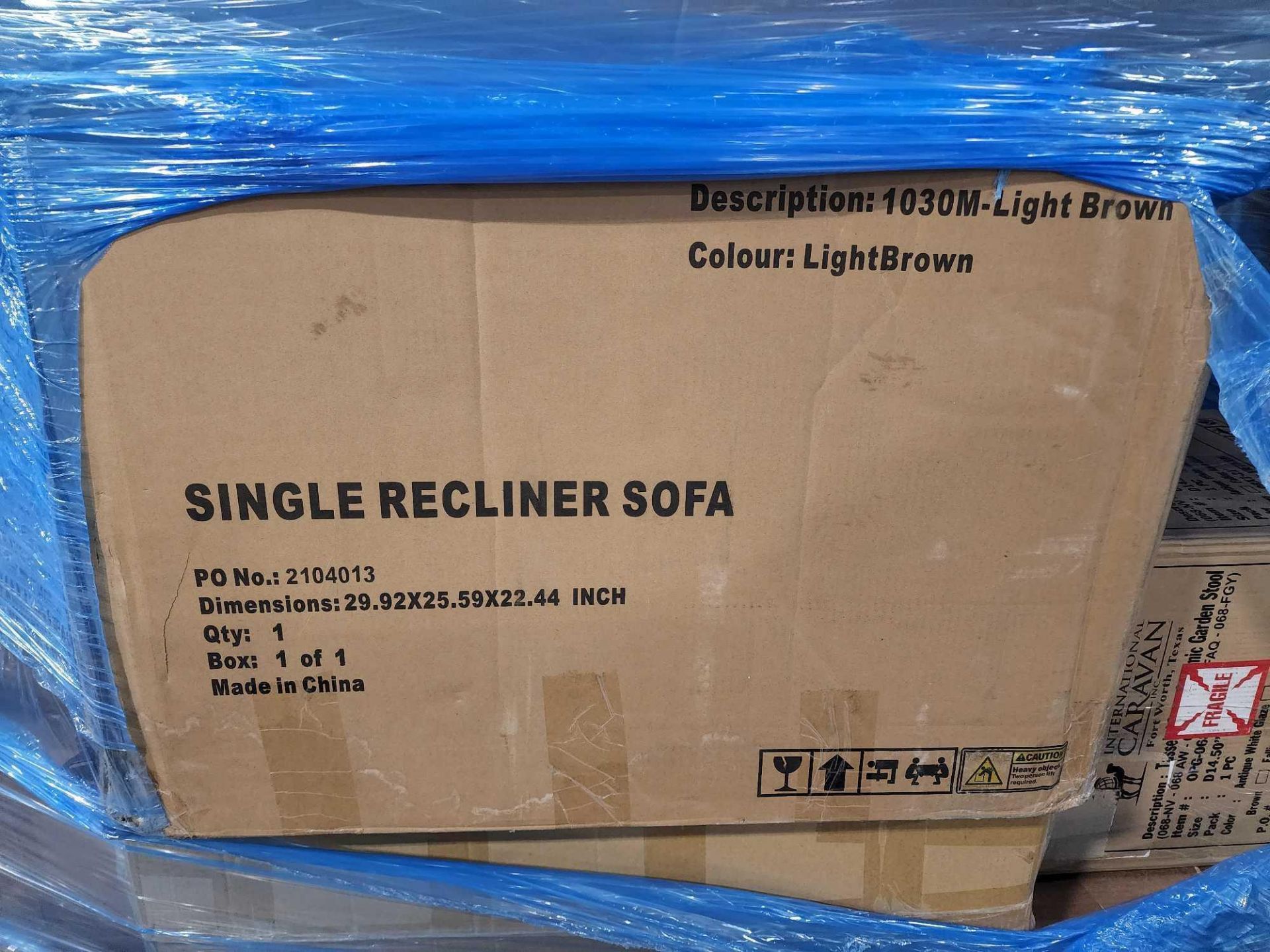 p pallet of single recliner sofas furniture and other miscellaneous items - Image 2 of 6