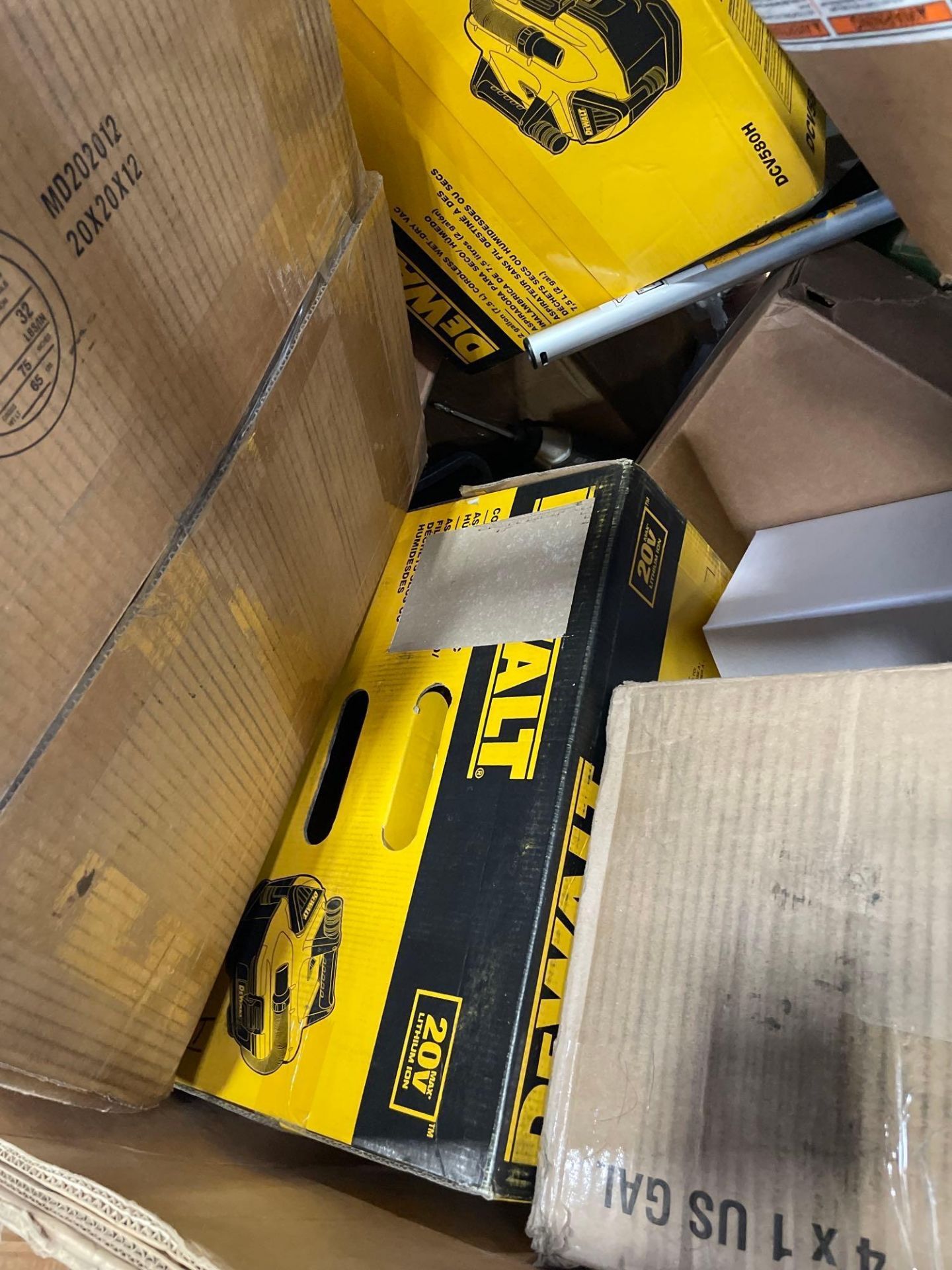 DeWalt vacs/industrial and auto - Image 7 of 10