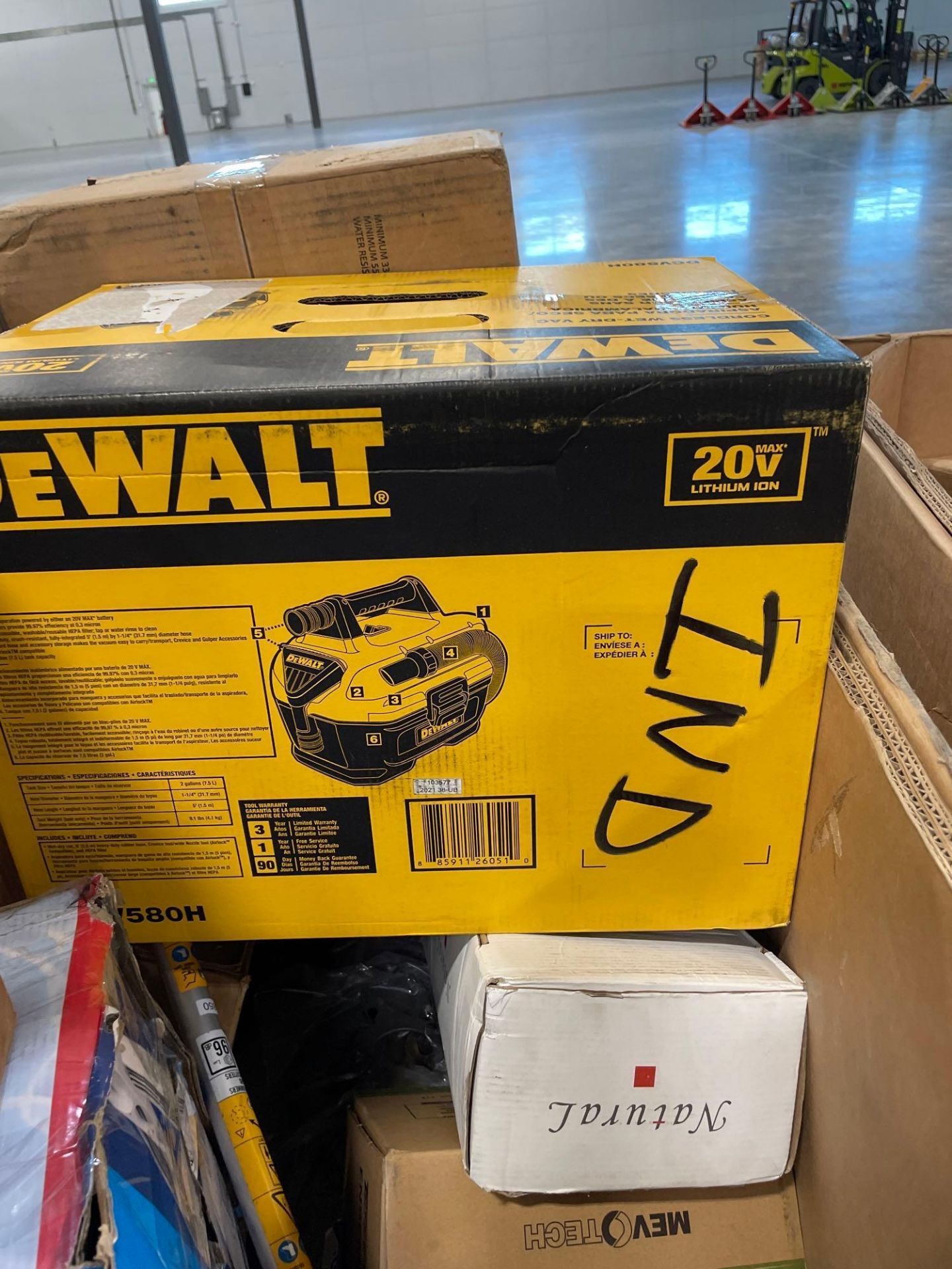 DeWalt vacs/industrial and auto - Image 3 of 10