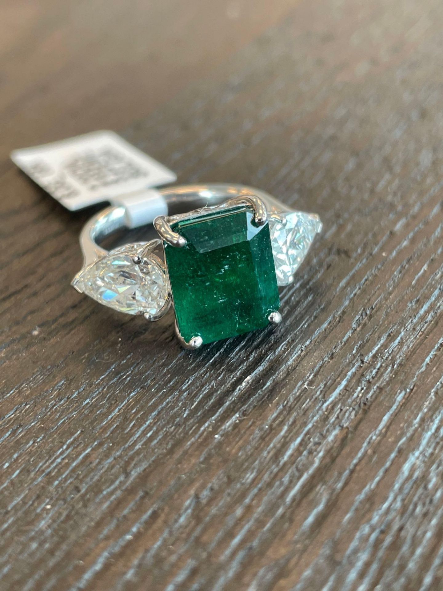 Orianne 18k White Gold Emerald & Diamond Ring 6.01 grams tw. 5.22cts Emerald/ 2.20 cts Diamonds - Image 7 of 10