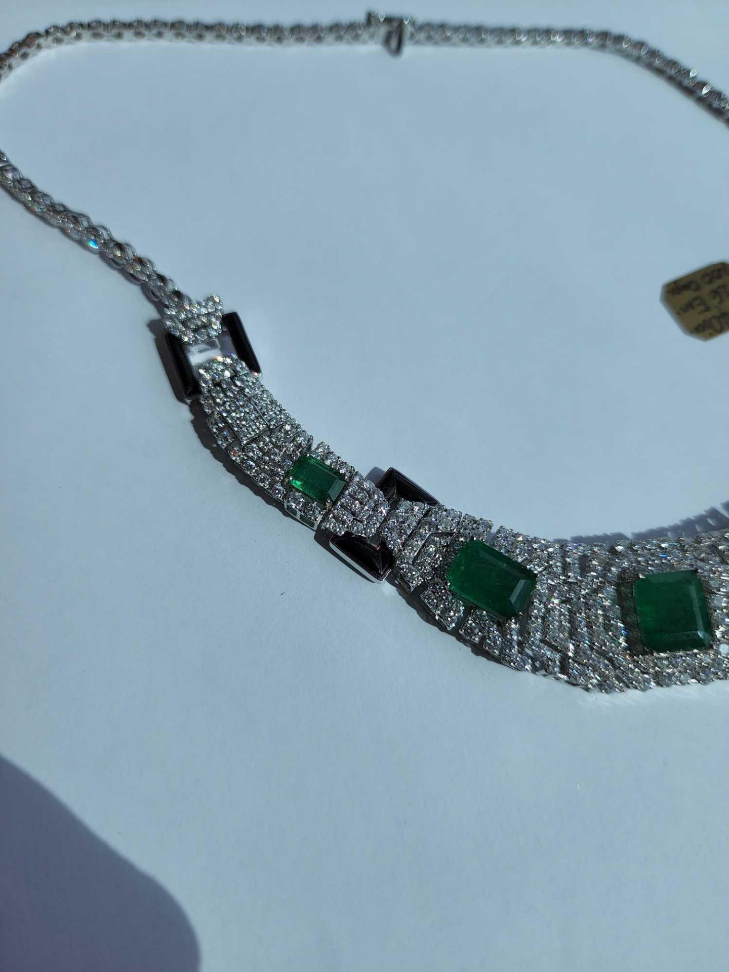 18K White Gold Emerald & Diamond Necklace Weight: 43.88 grams Emeralds 12.26 cts/ Diamonds 10.04 cts - Image 2 of 9