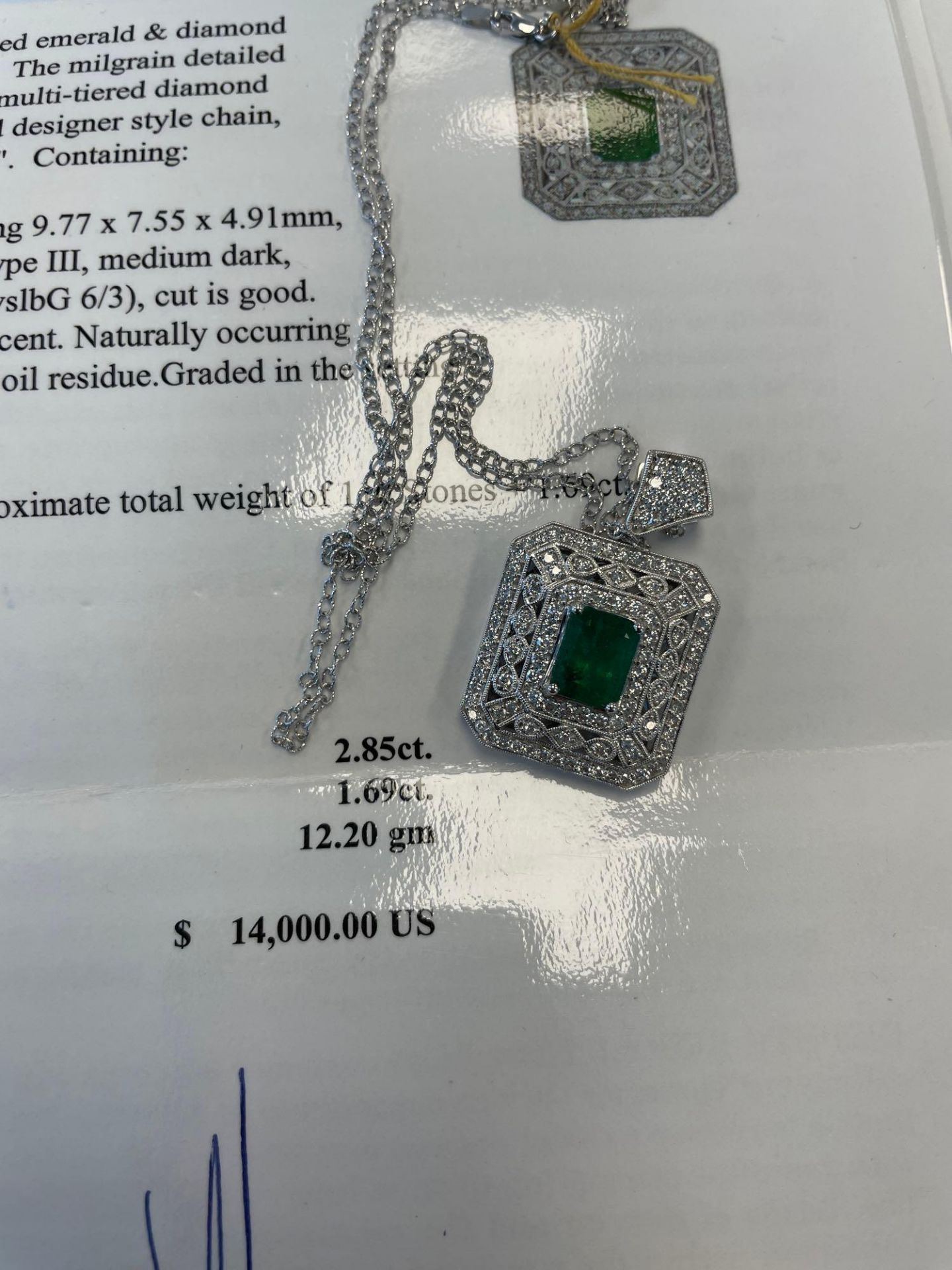 18KT White Gold Emerald & Diamond pendant with Chain Diamonds 1.69ct / stones 2.85 ct - Image 5 of 6