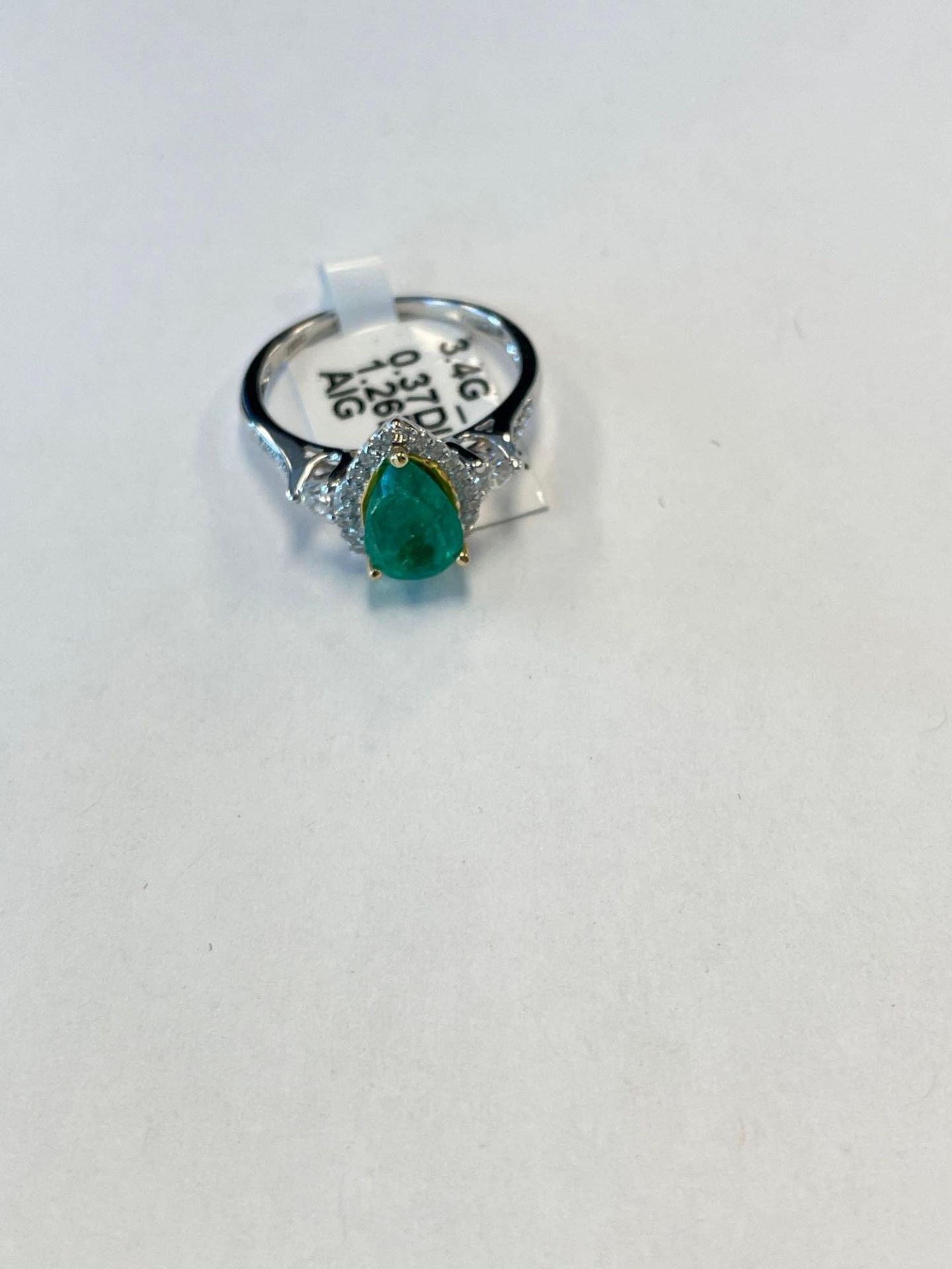 18KT White Gold ladies Emerald & Diamond Ring - Image 4 of 6