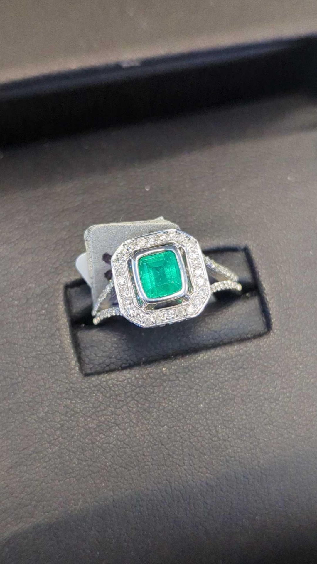 14Kt White Gold Ladies Emerald & Diamond Ring - Image 2 of 7