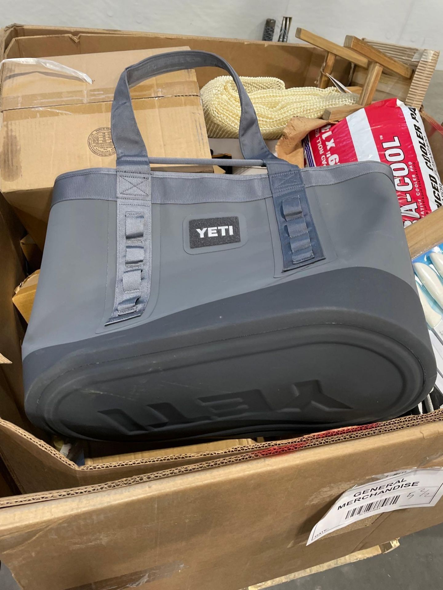 Yeti carryall, igloo cooler, and more - Image 3 of 19