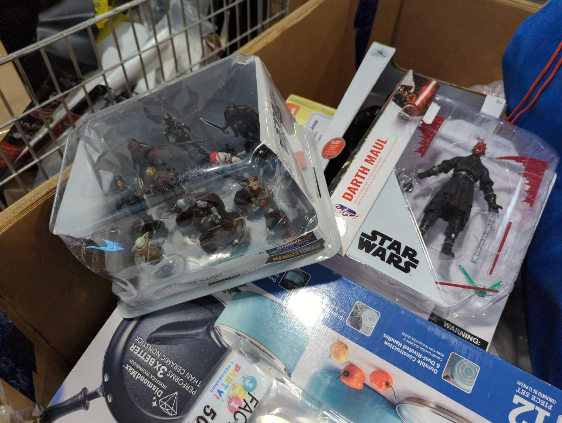 Star wars action figures, and more - Image 2 of 7