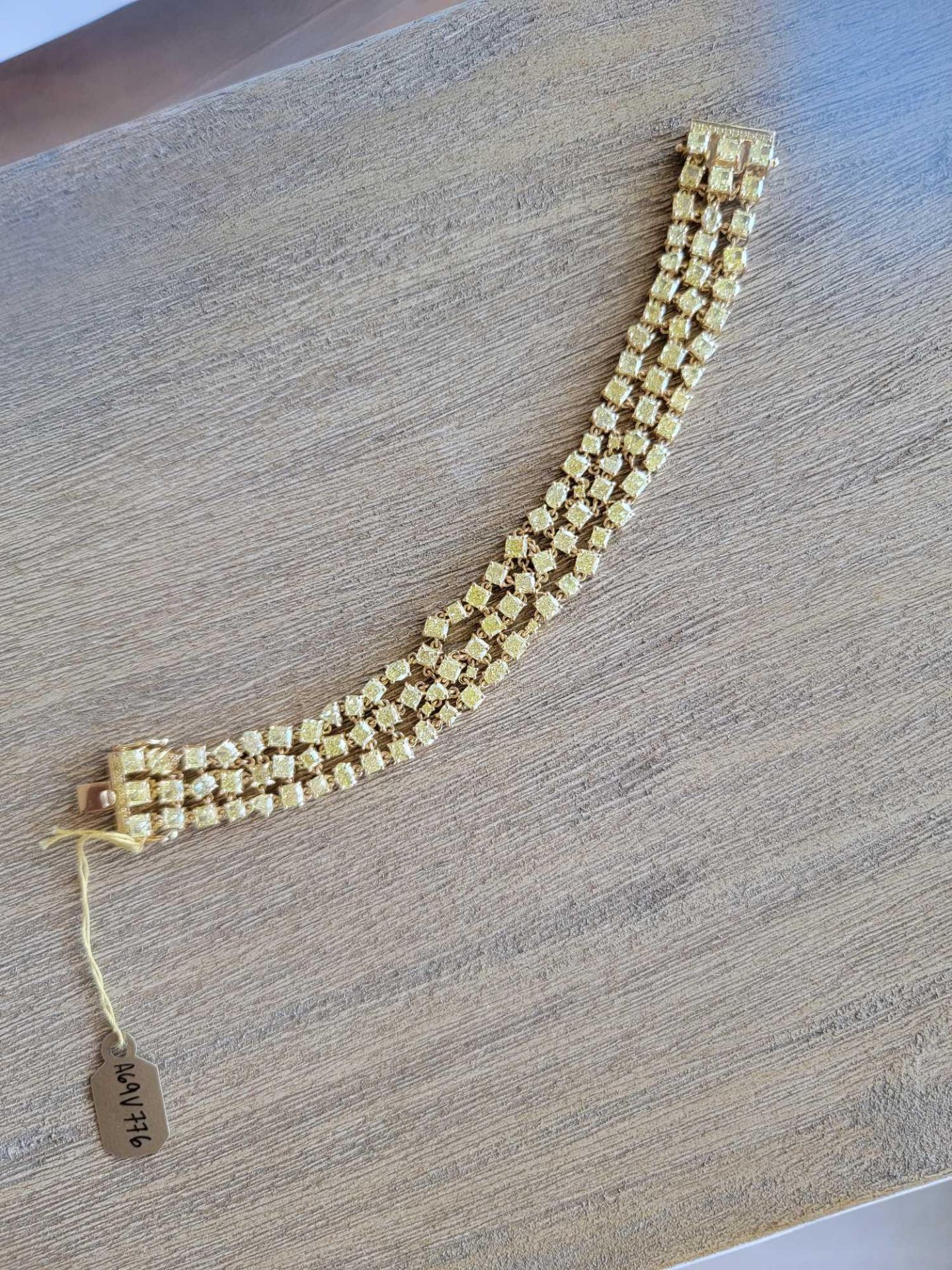 18KT Gold, 30 Carat Intense (canary) yellow diamond bracelet - Image 9 of 21