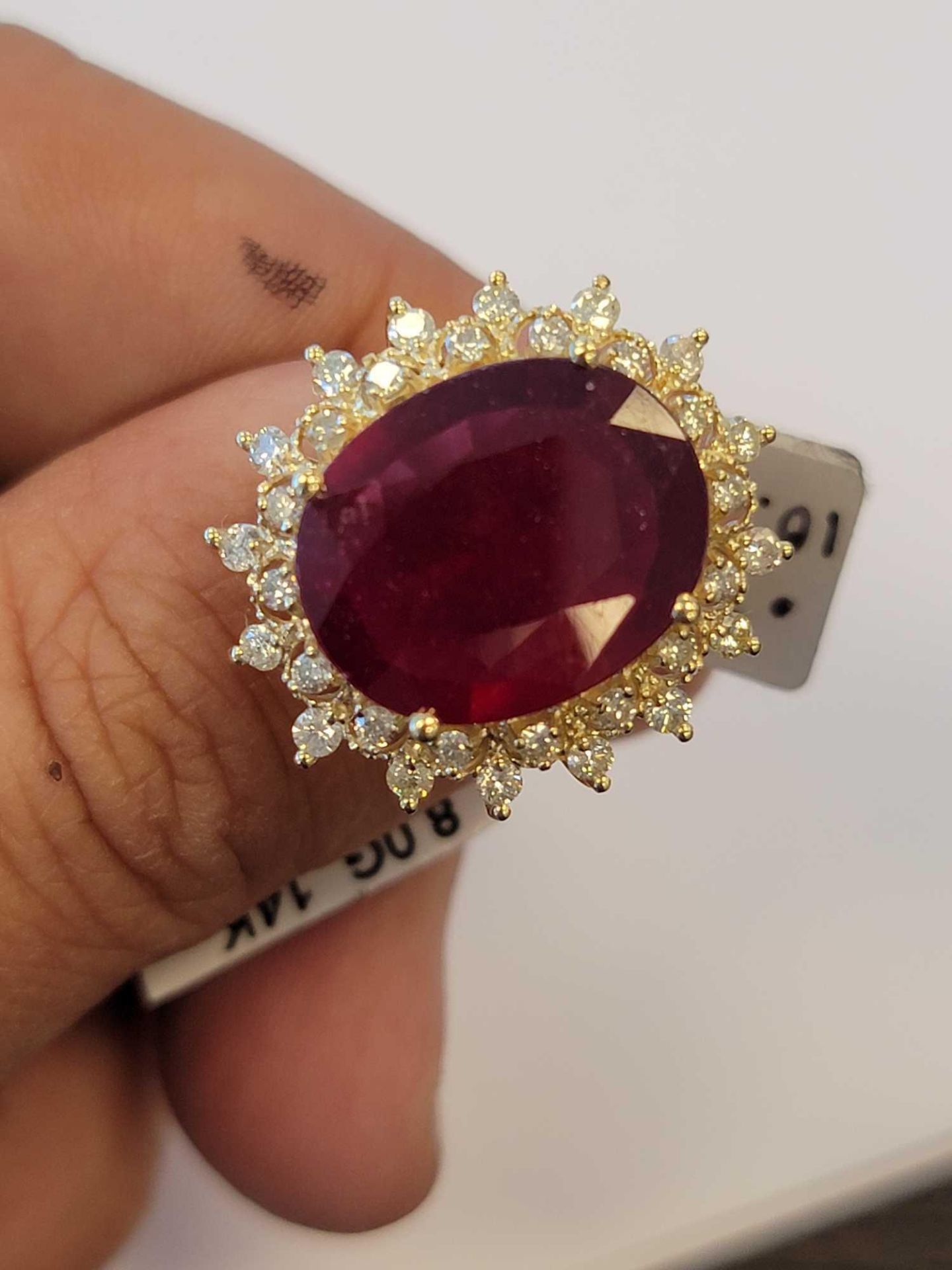 14 KT Yellow gold Diamond and Ruby Ring - Image 2 of 7