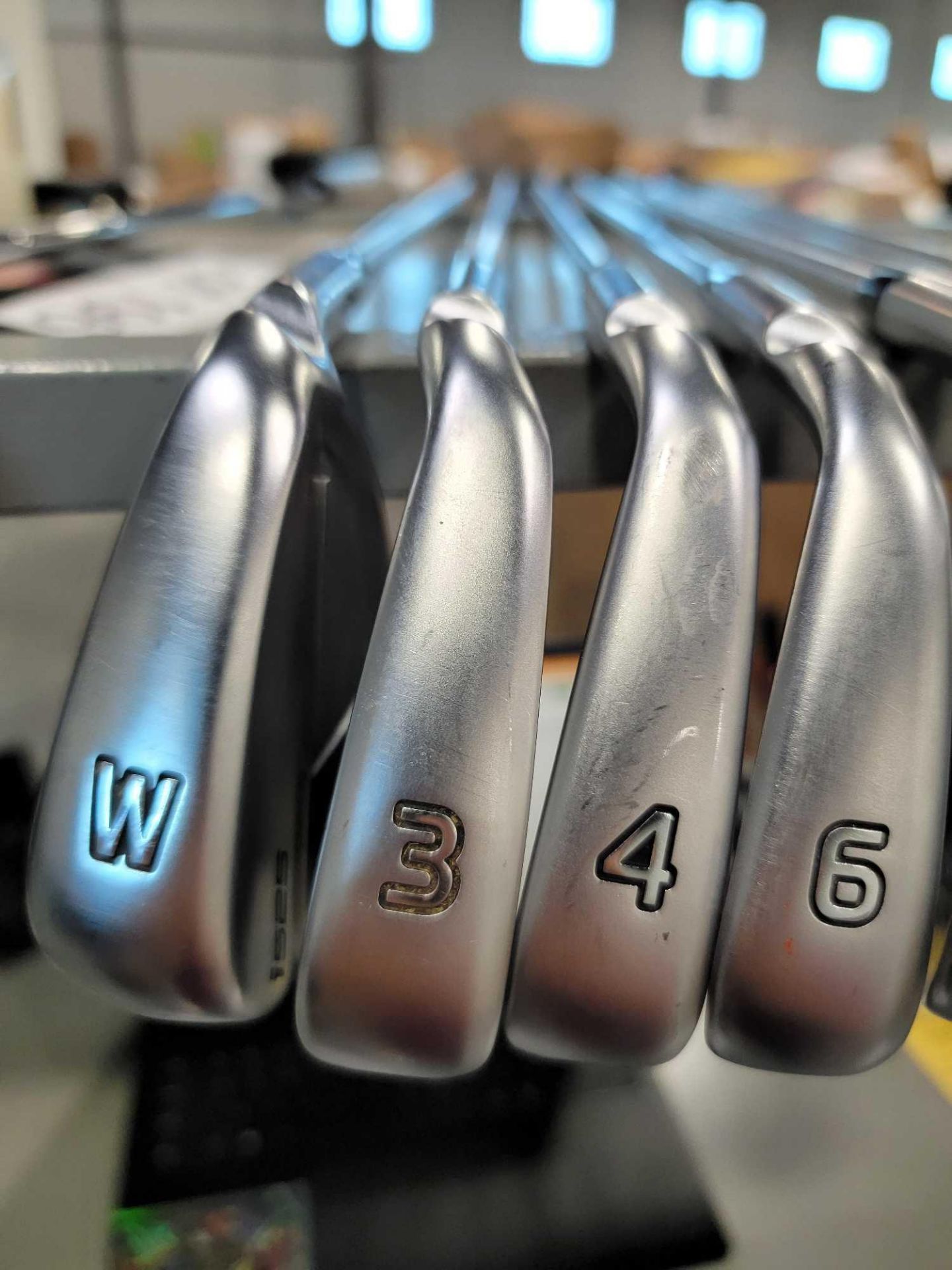 ping i525 irons with project x shafts and TaylorMade putter - Image 2 of 7
