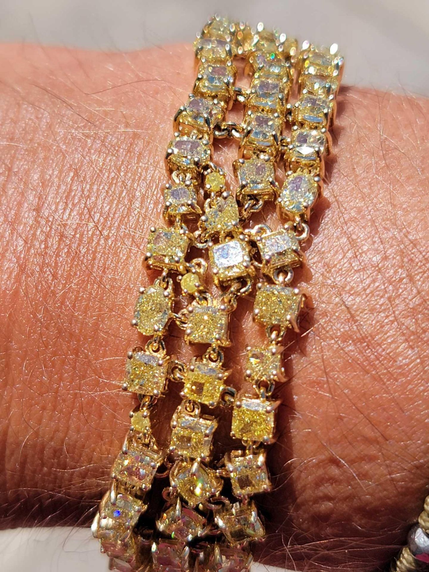 18KT Gold, 30 Carat Intense (canary) yellow diamond bracelet - Image 19 of 21