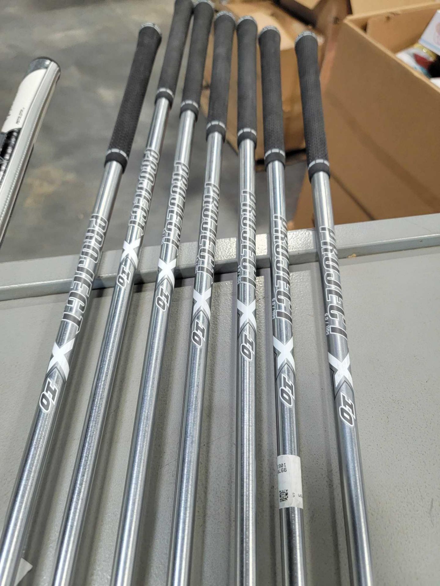 ping i525 irons with project x shafts and TaylorMade putter - Image 4 of 7