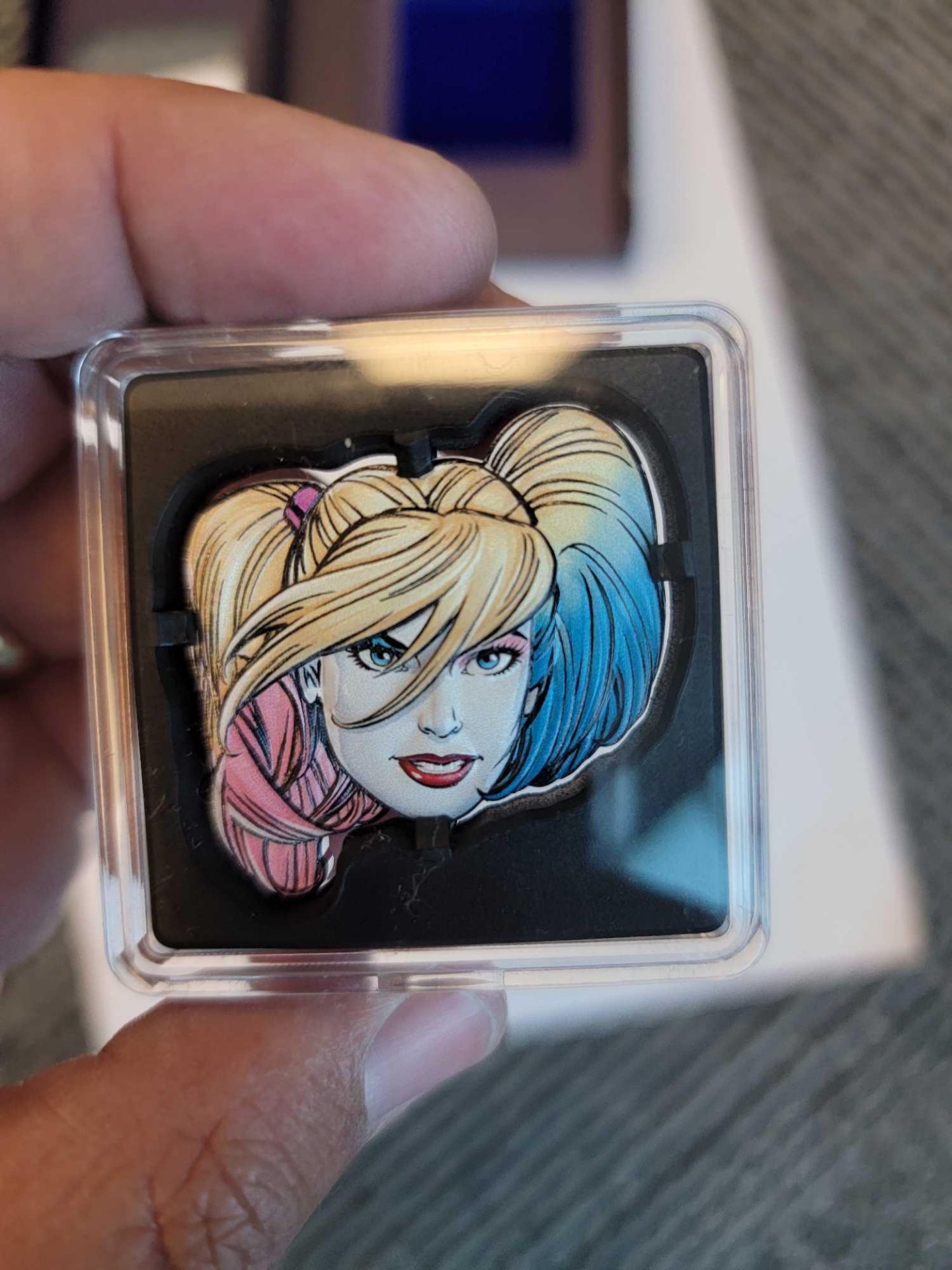 Faces of Gotham - Harley Quinn 1 oz Silver Collectible Coin - Image 7 of 12