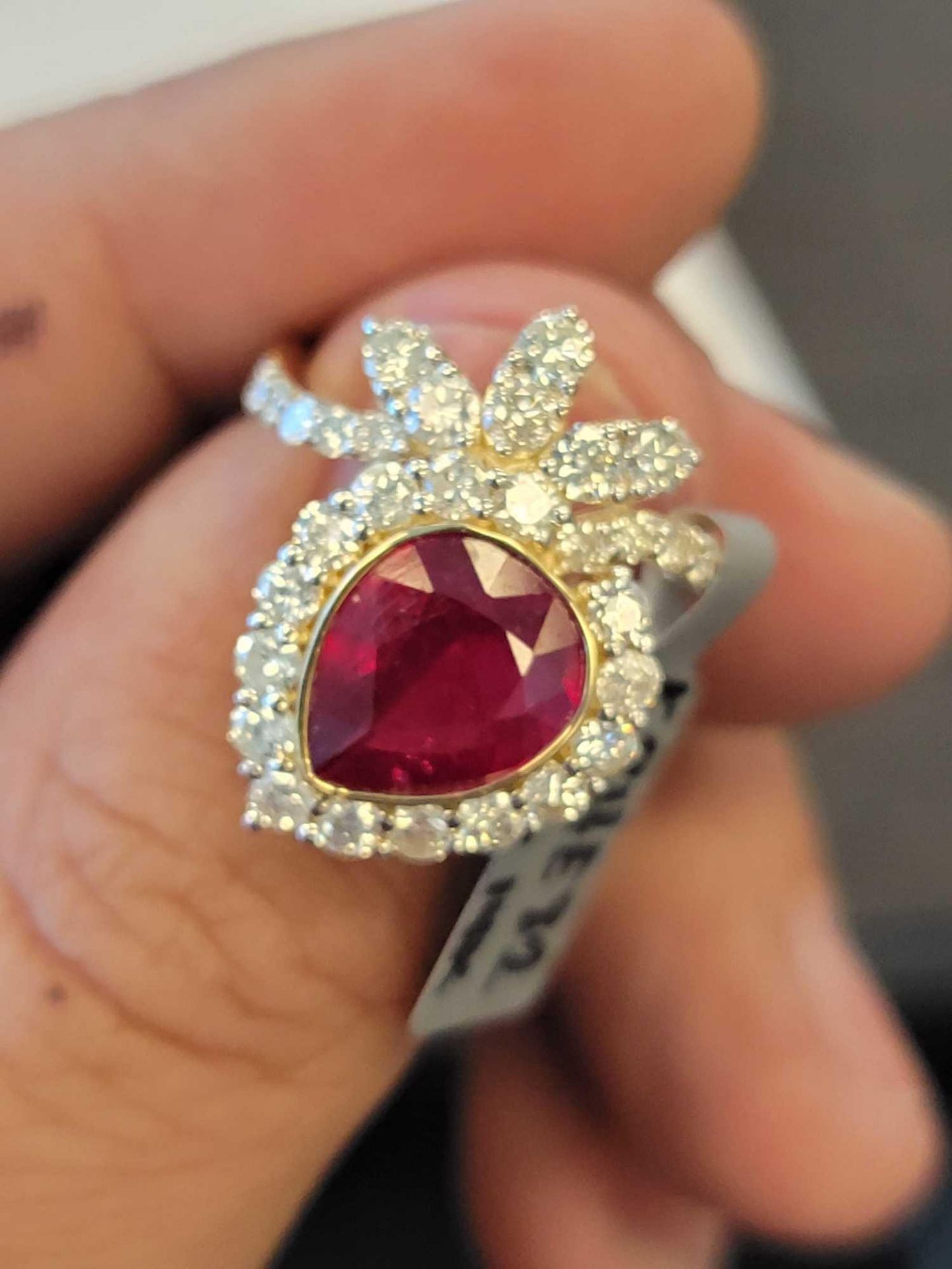 14 KT yellow gold Diamond and Ruby Ring - Image 2 of 6