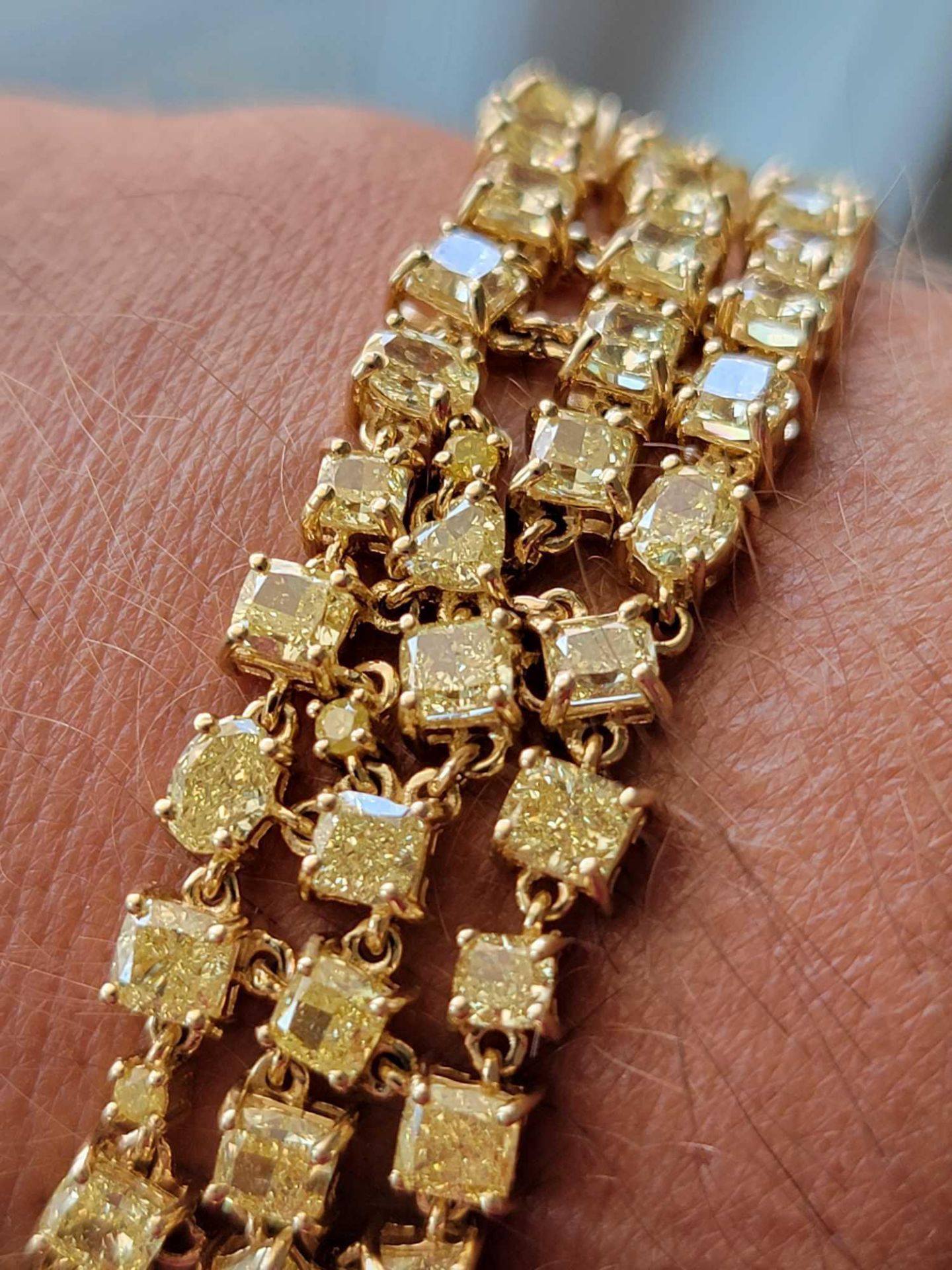18KT Gold, 30 Carat Intense (canary) yellow diamond bracelet - Image 17 of 21