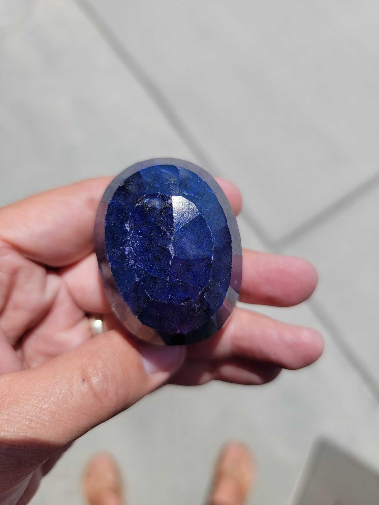 699 Ct Natural blue sapphire - Image 3 of 10