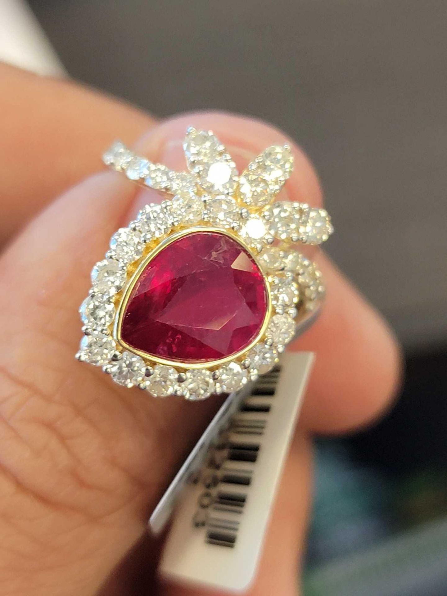 14 KT yellow gold Diamond and Ruby Ring - Image 6 of 6