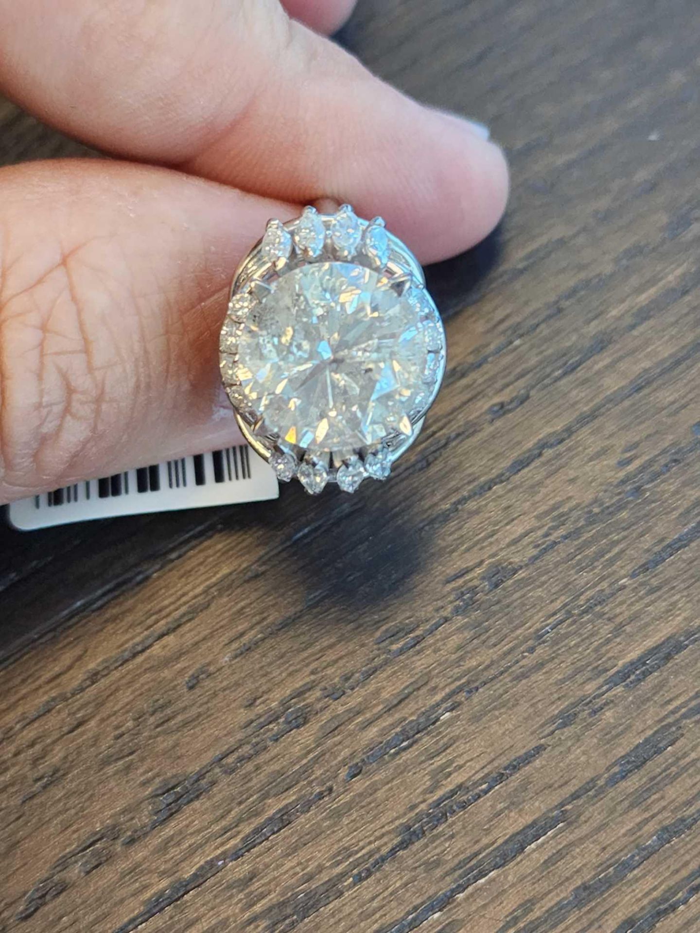 7.03 cts Platinum Diamond Ring, 16 diamonds adjacent