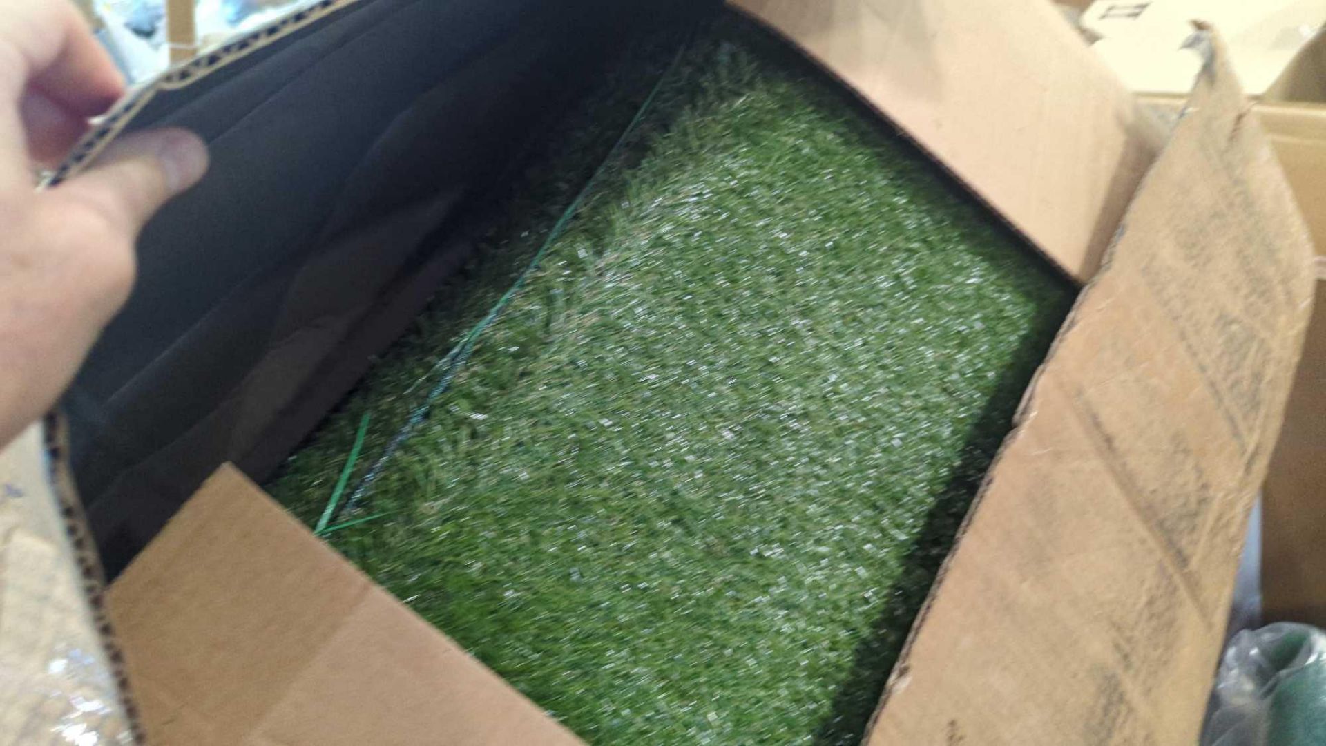 artificial turf/saucer chair - Image 8 of 10