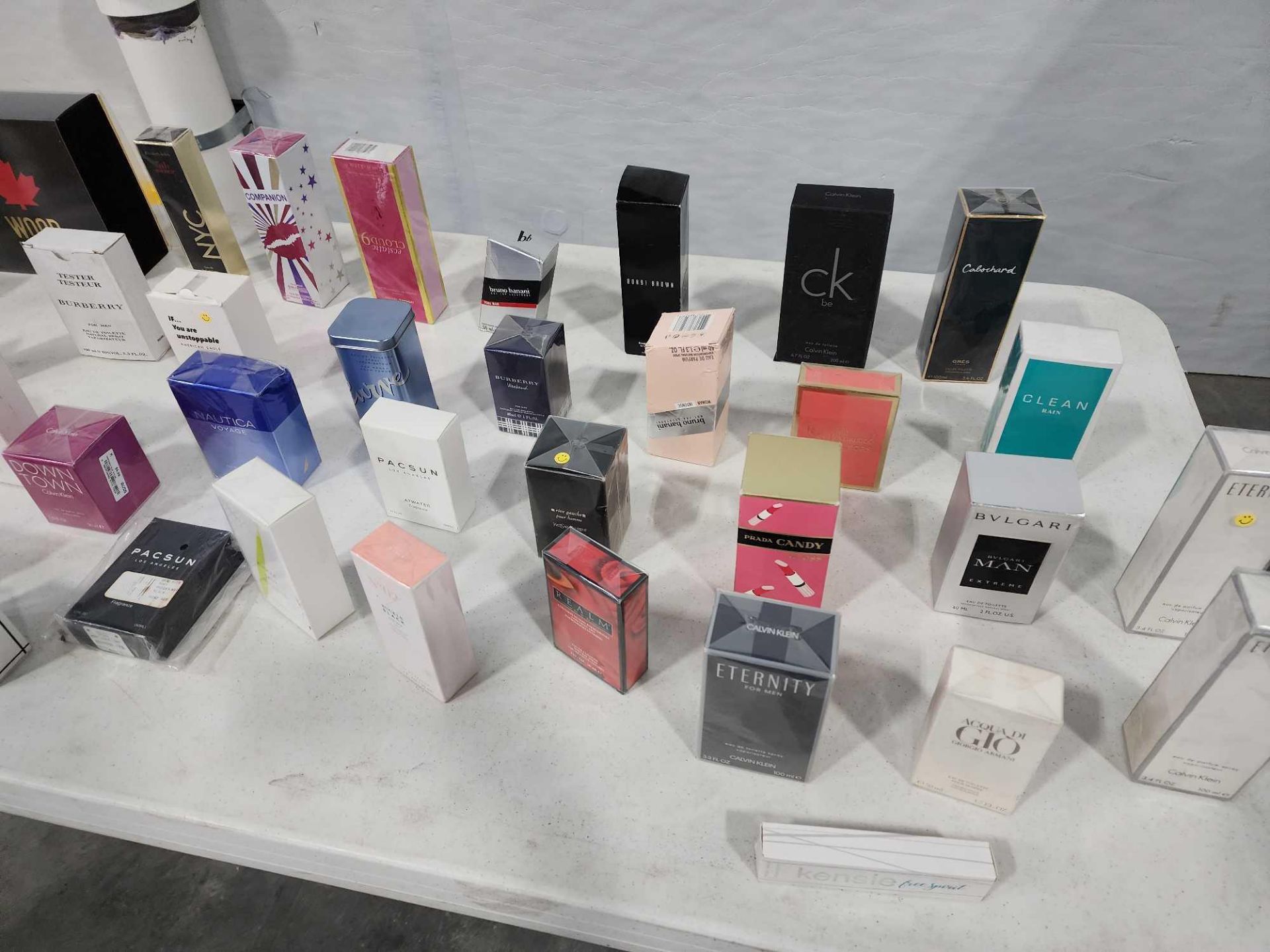 Perfumes - Image 4 of 6