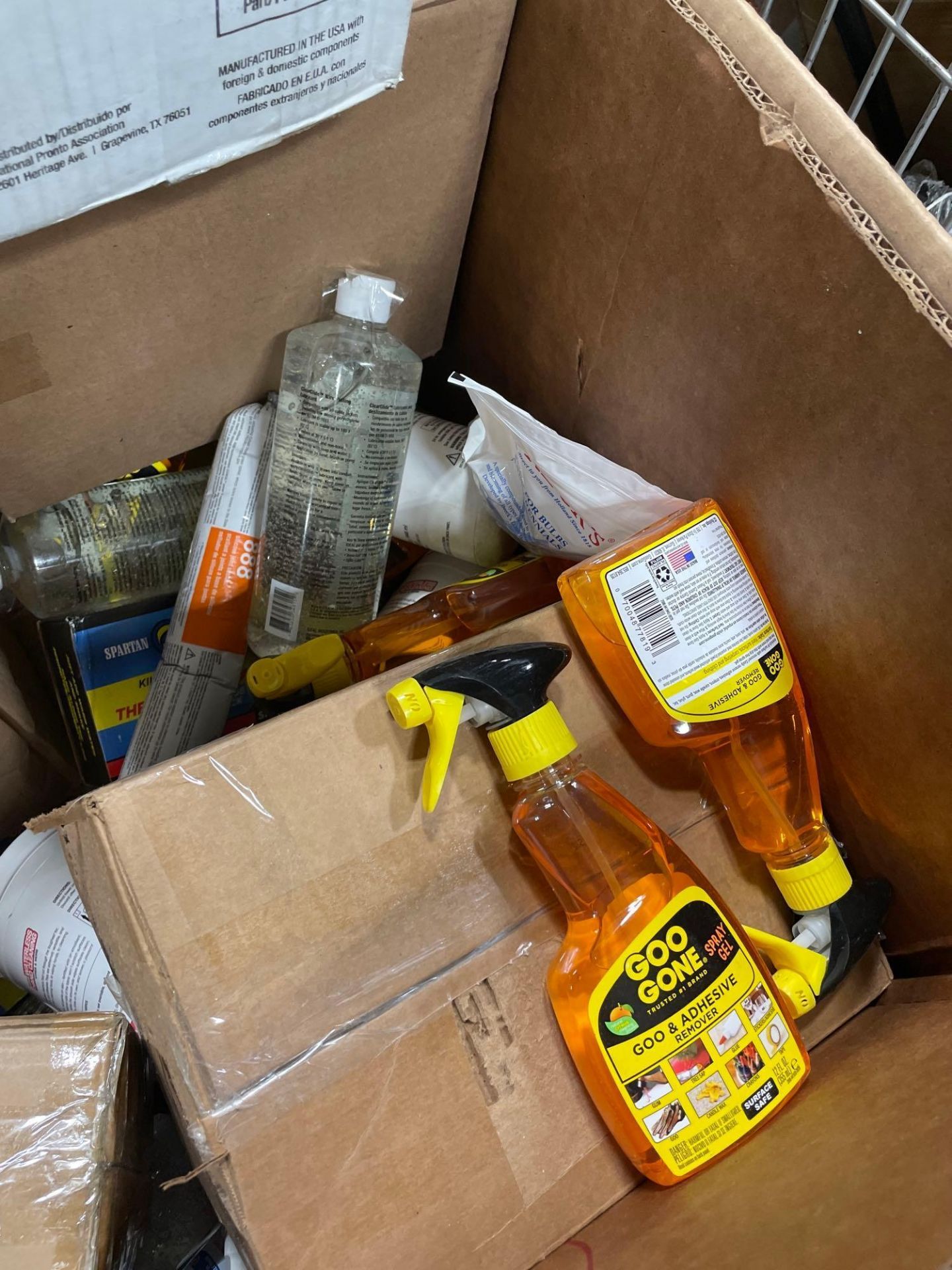 cleaning items/chemicals/auto oil - Image 8 of 28