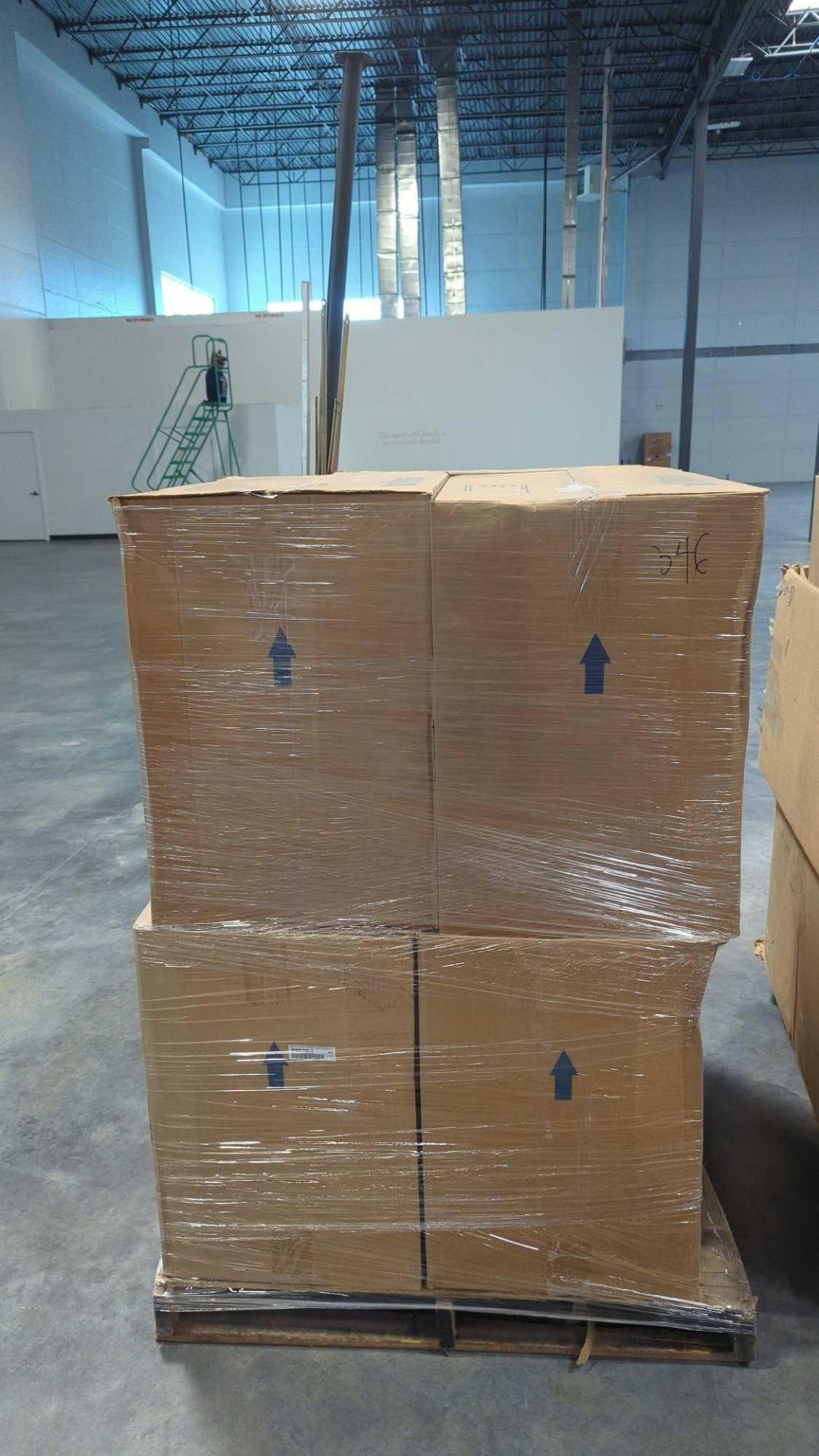 Pallet- Boxes of plastic 5Q plain pails