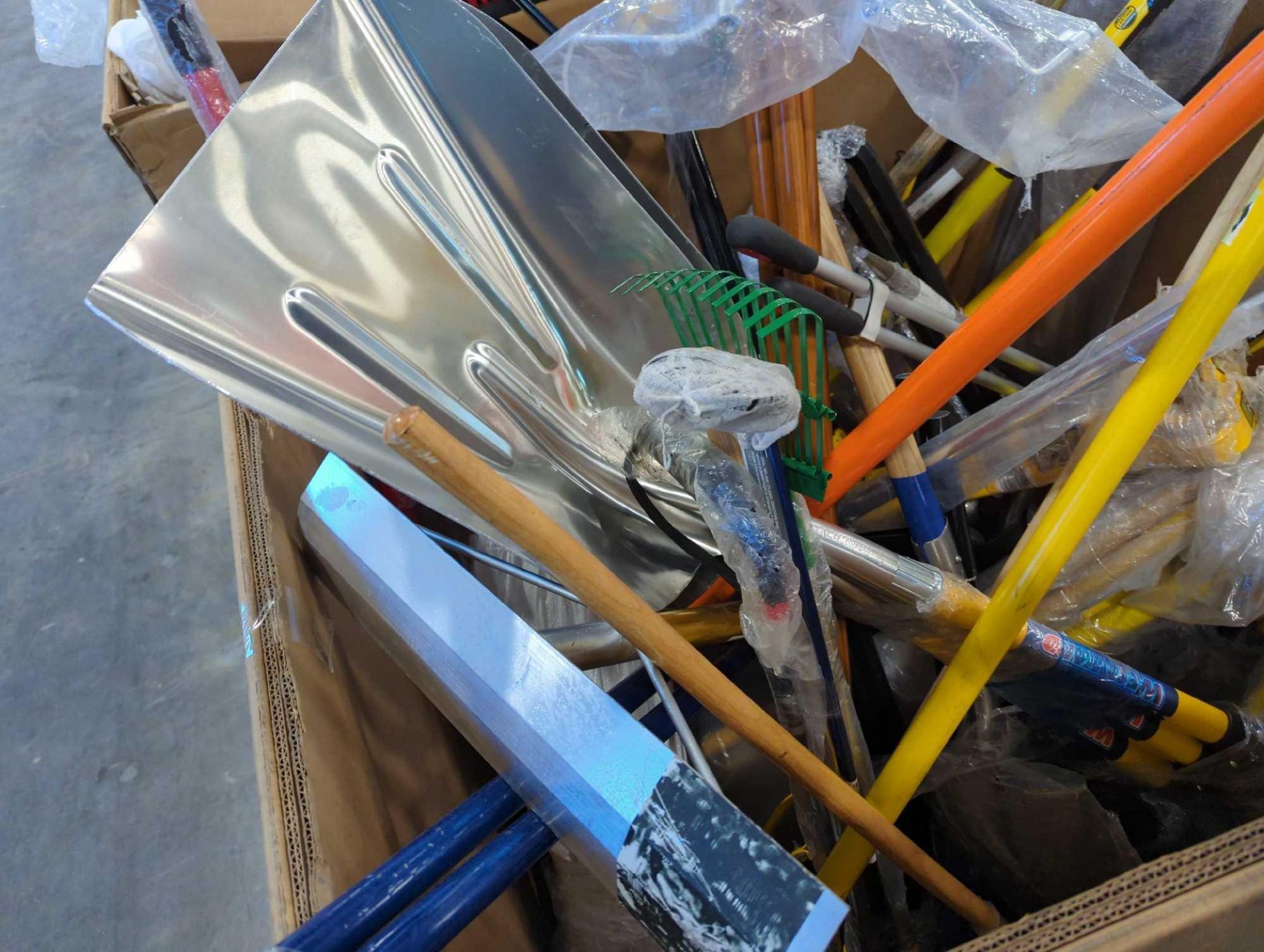 Brooms/Shovels - Image 2 of 8