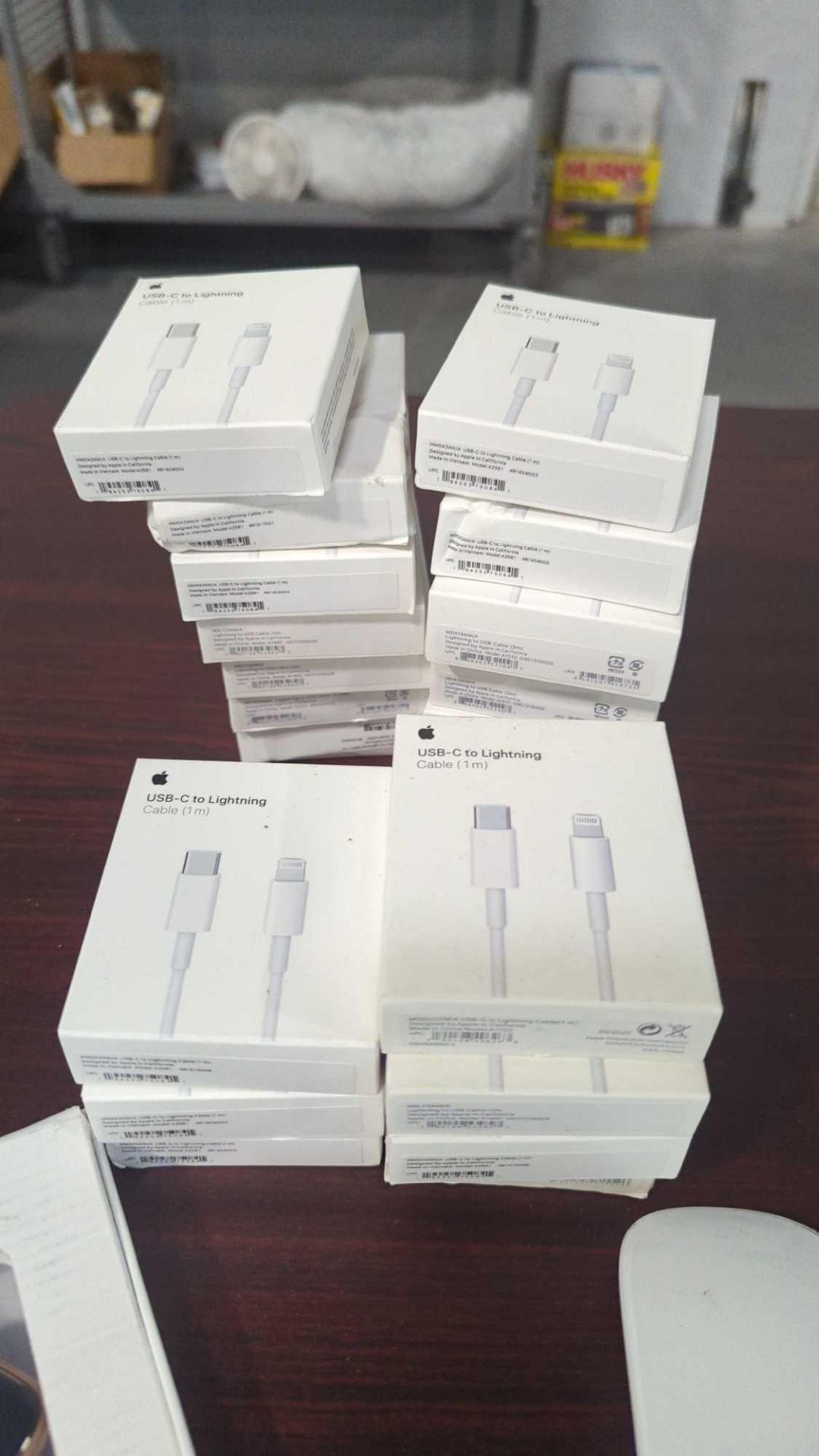 Apple accessories - Image 3 of 11