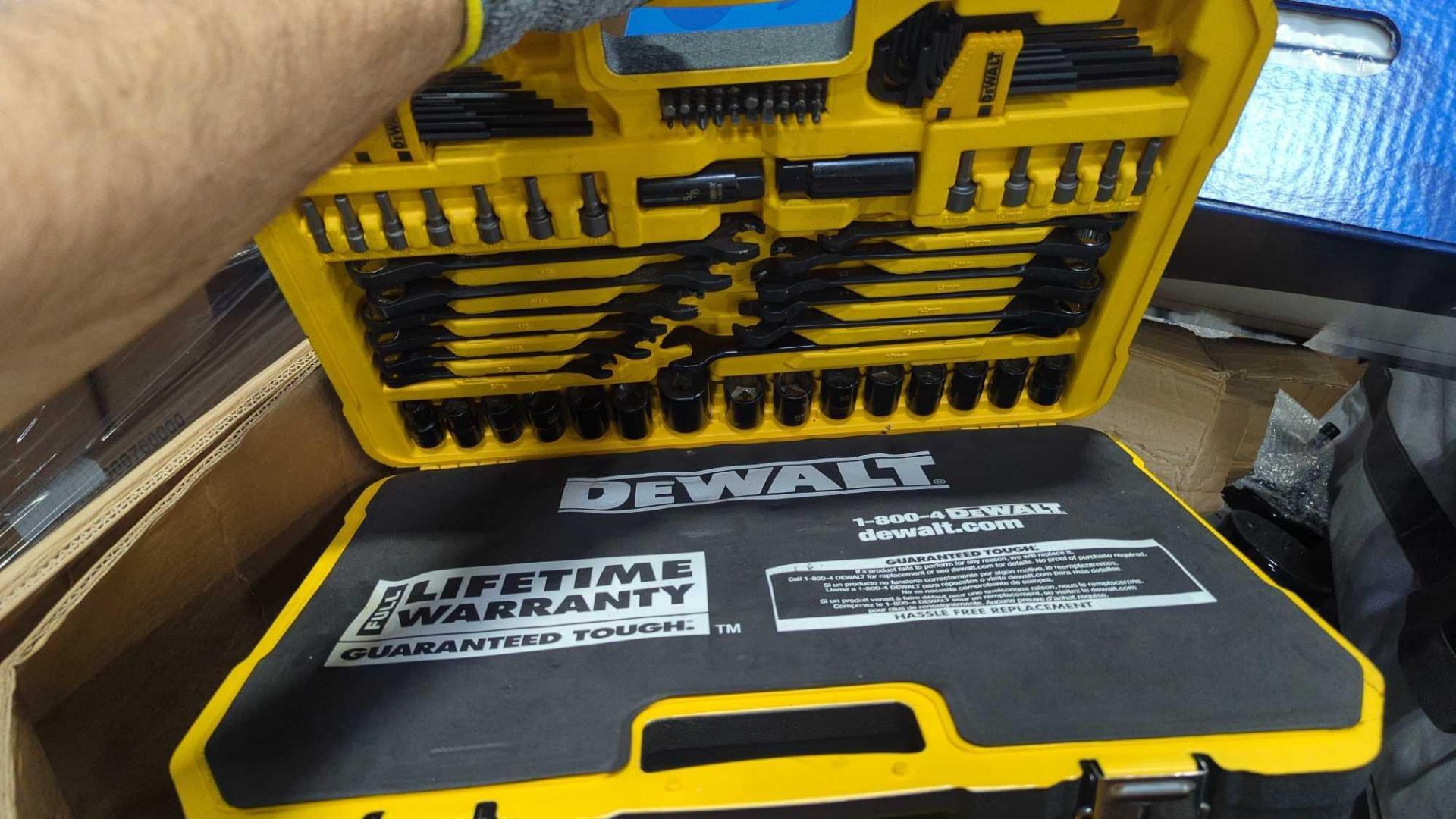 DeWalt tools/6 person tent - Image 5 of 11