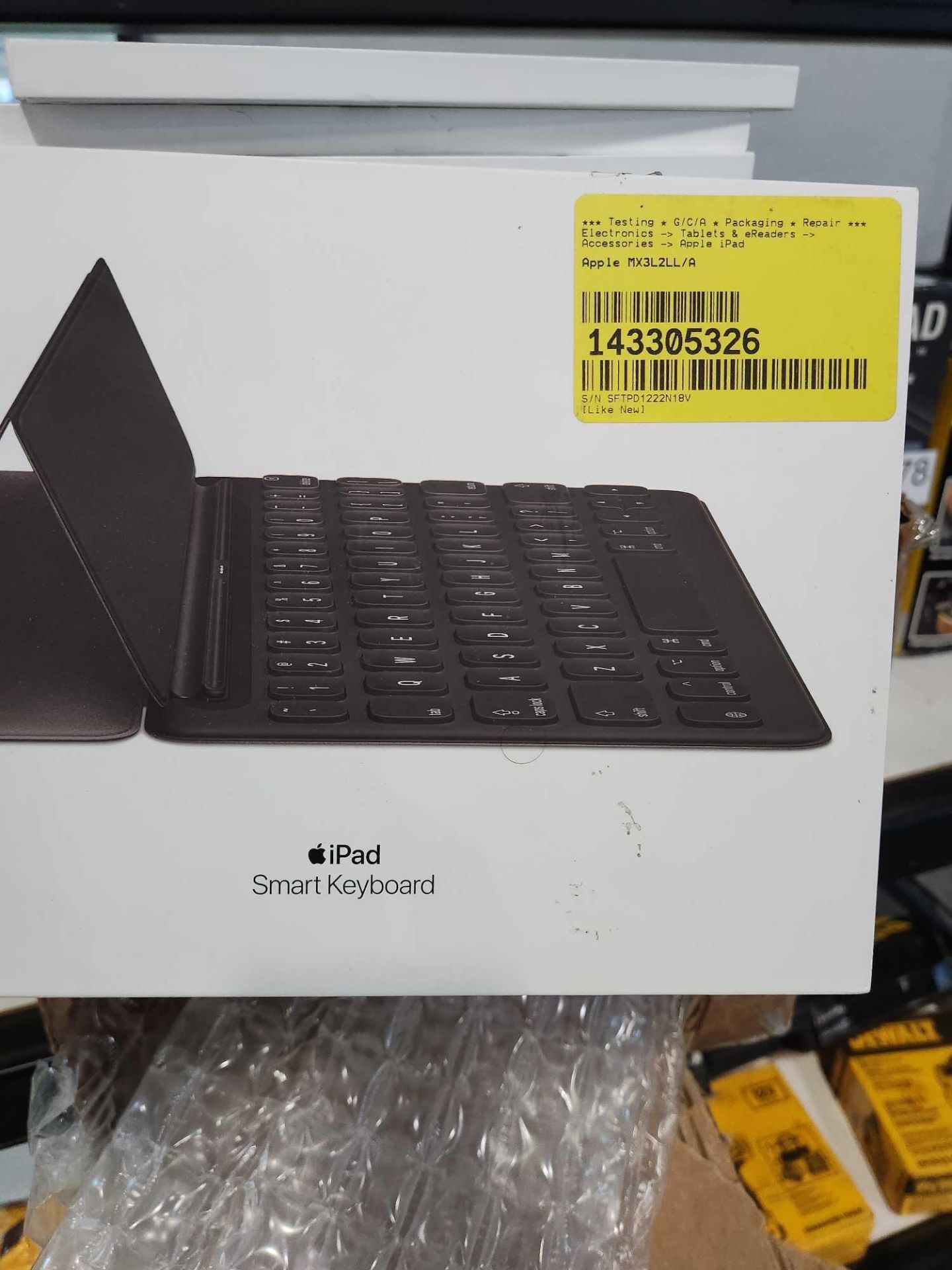 Box of ipad Smart Keyboards, possible Refurbished - Image 2 of 6