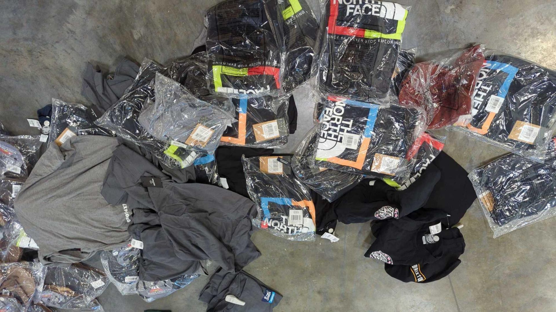 High End Clothing Pallet, Frame(approx. 80+pieces), North Face, Brixton, Rainbow Sandals and much mo - Image 14 of 30