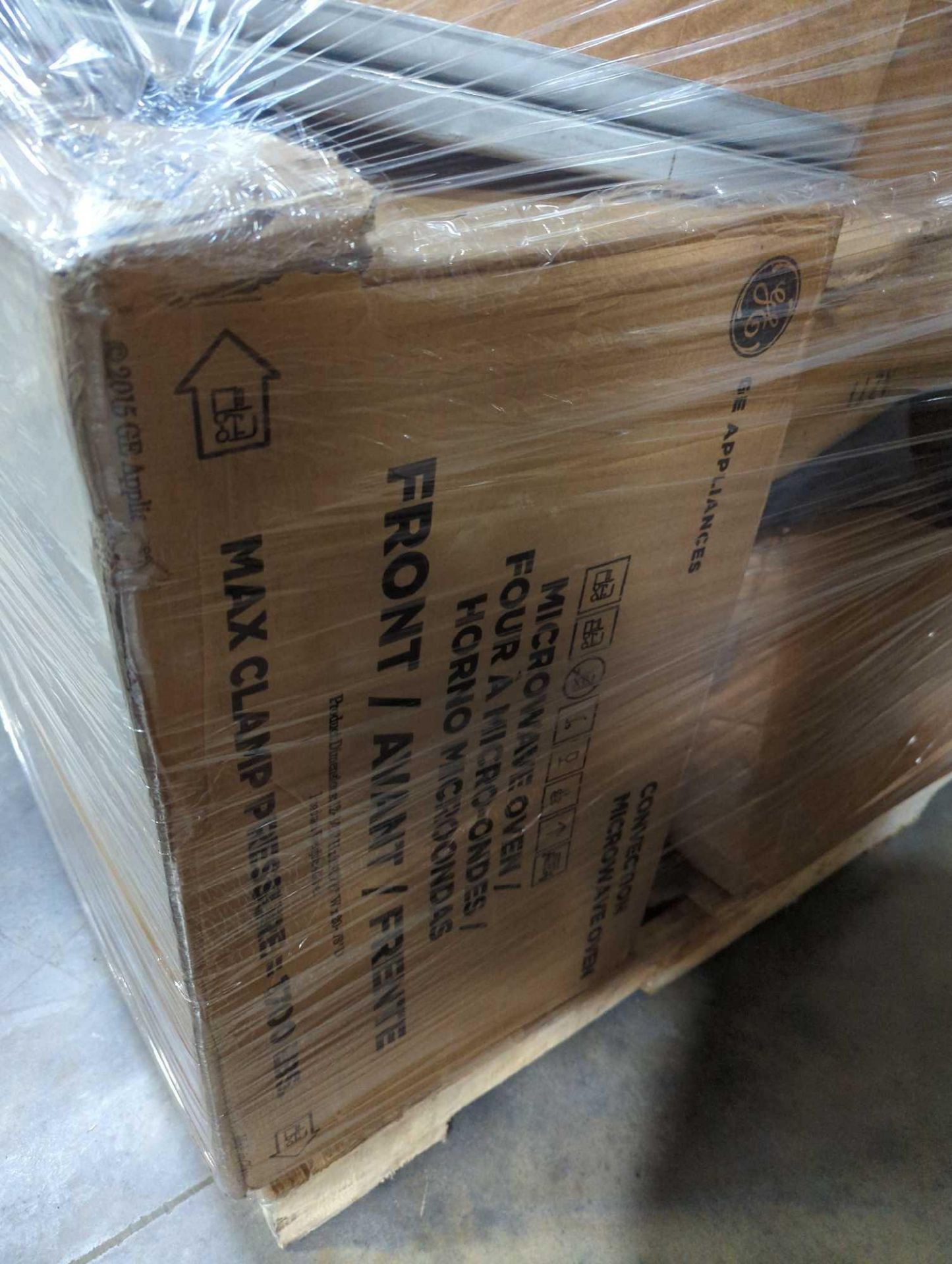 pallet of two Bissell revolution pet vacs microwave oven life - Image 11 of 12
