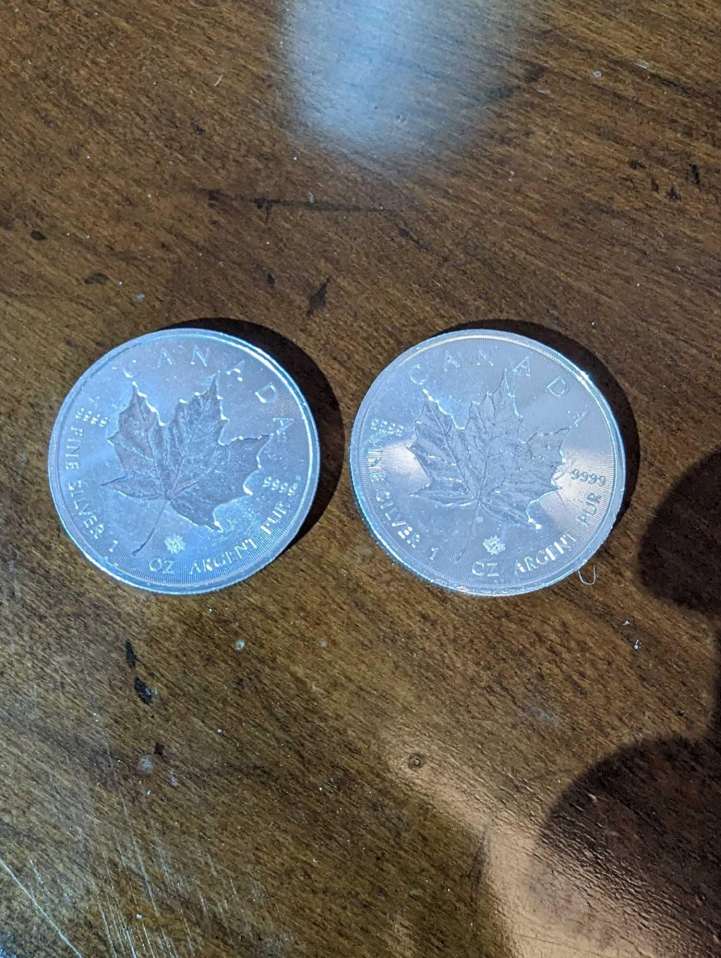 2 Canadian Silver 1 oz Maple Leafs - Image 2 of 4