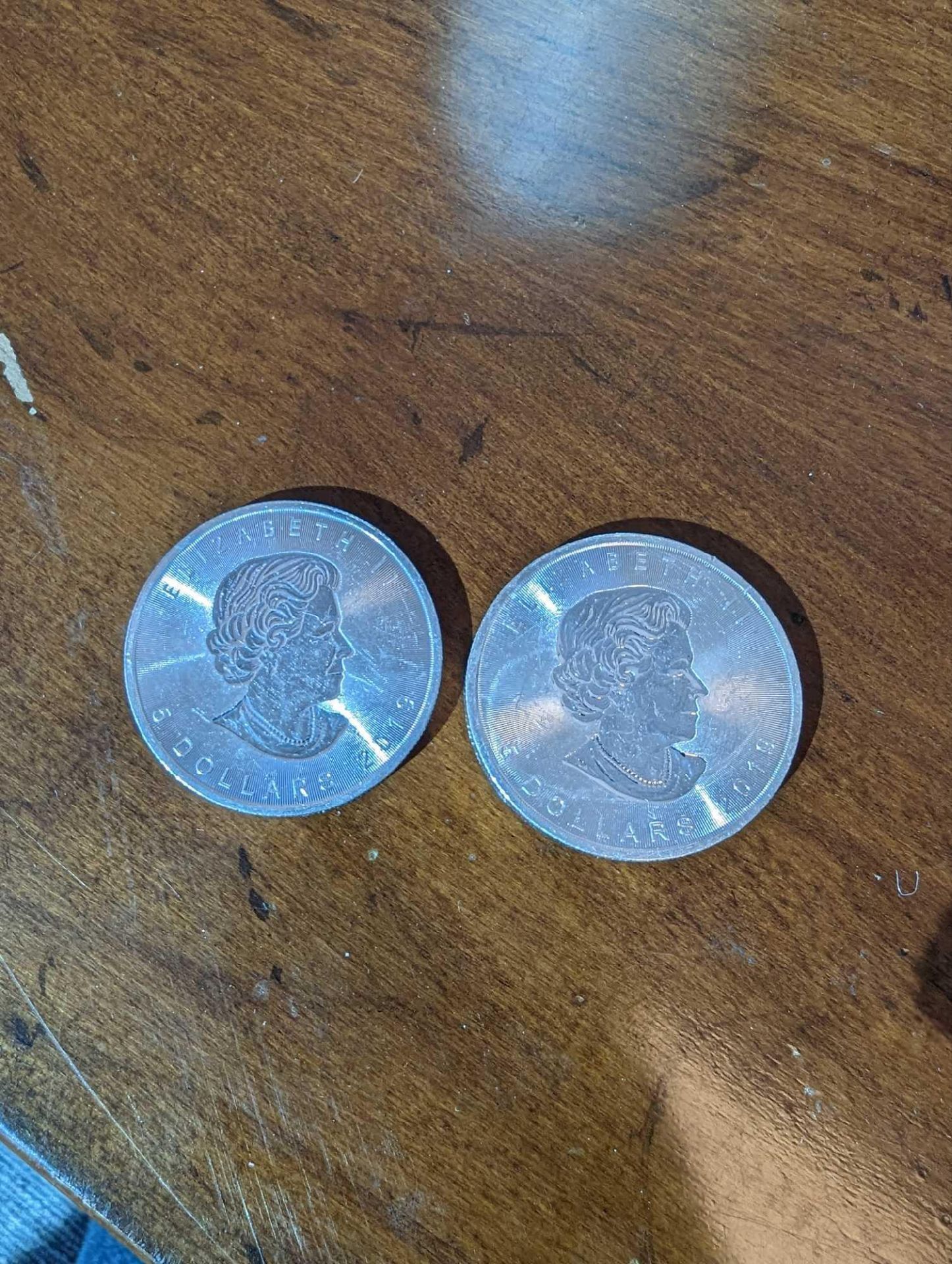 2 Canadian Silver 1 oz Maple Leafs - Image 3 of 4