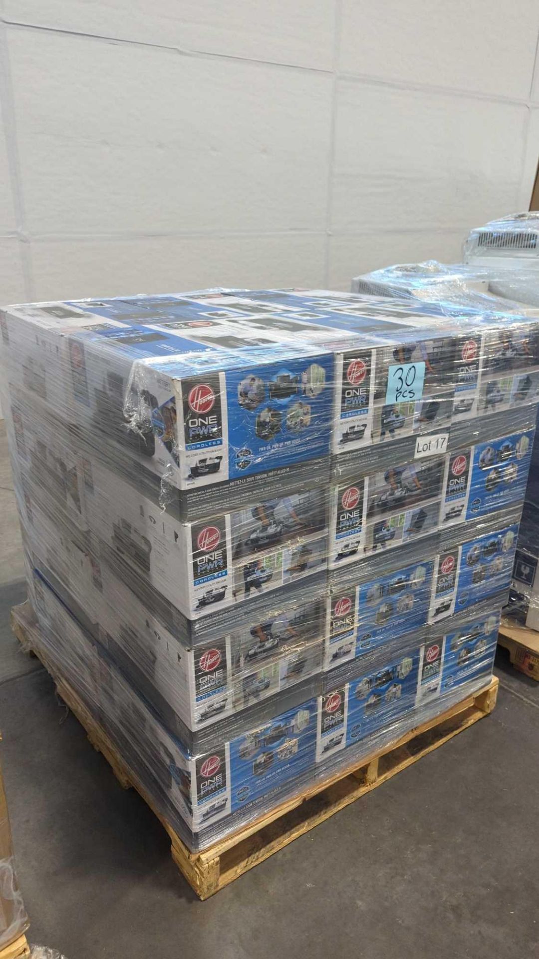 (1) pallet - multiple boxes of hoover wet/dry vacs - Image 4 of 5