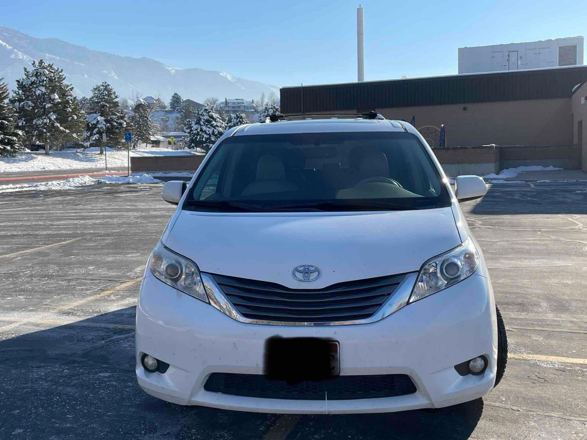 2011 Toyota Sienna XLE - Image 2 of 18