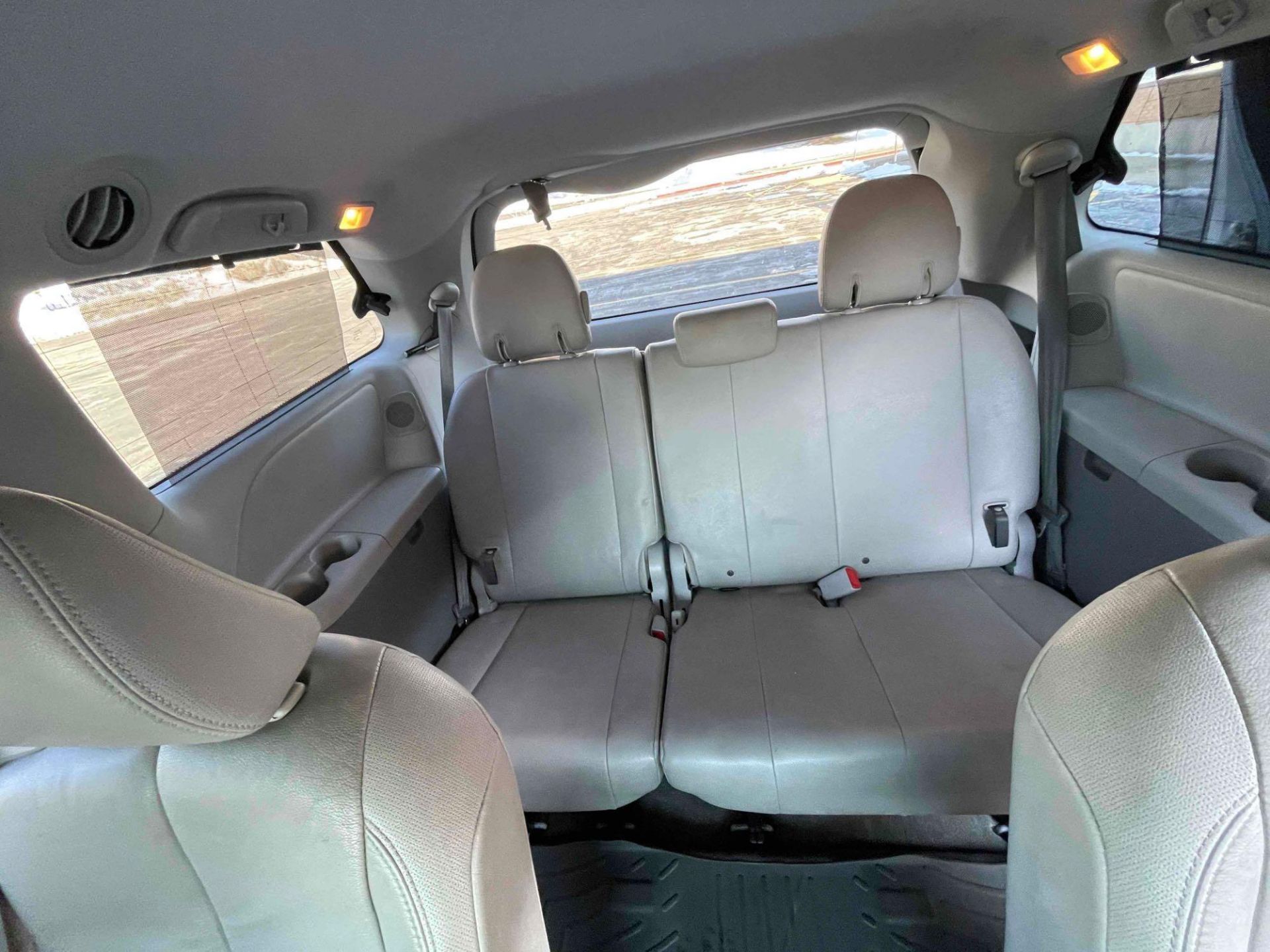 2011 Toyota Sienna XLE - Image 7 of 18